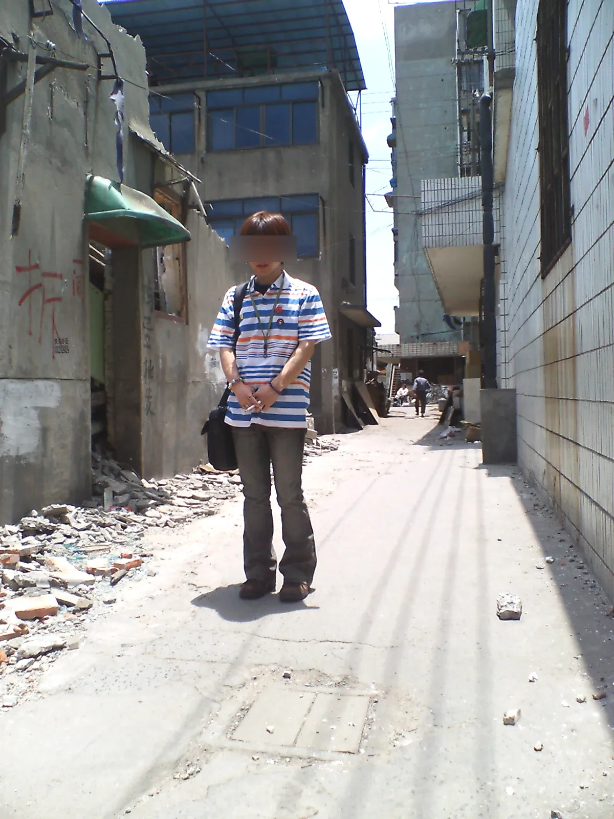 とまとじゅーす的中国旅行記 上海の浦東新区上南路の周家渡付近 上海万博前の風景集。右がゲームセンターだった所。奥が元活気のある市場