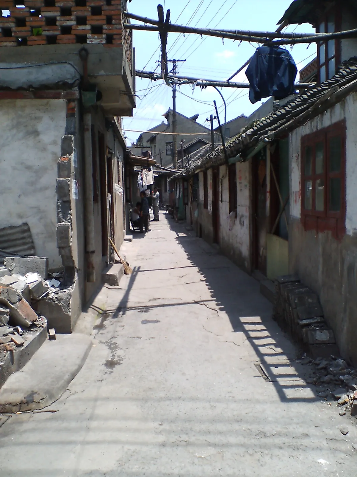 とまとじゅーす的上海市内観光 上海万博前の風景集。浦東新区上南路の周家渡付近 ここにもビリヤード屋や怪しいお店、激安の歯医者や病院があった