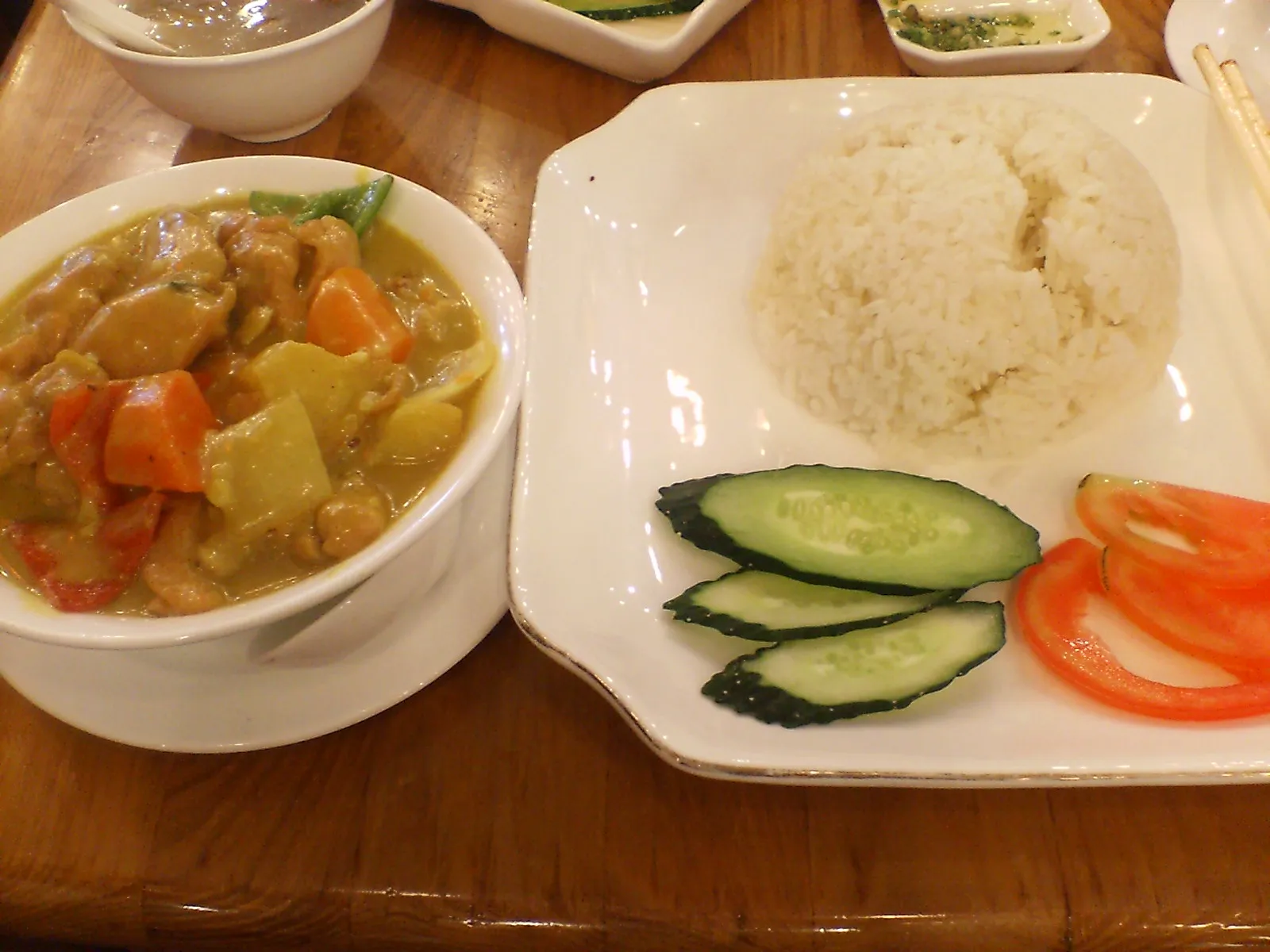 こちらは第一八百伴で食べた日式カレー。味はまぁまぁ