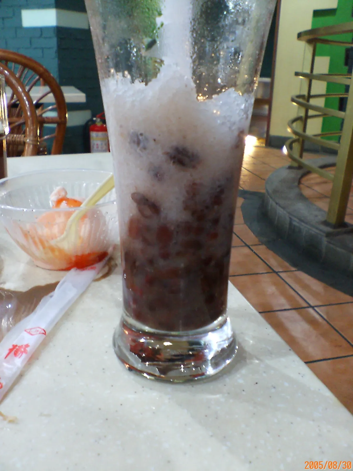 若者向け風の食堂