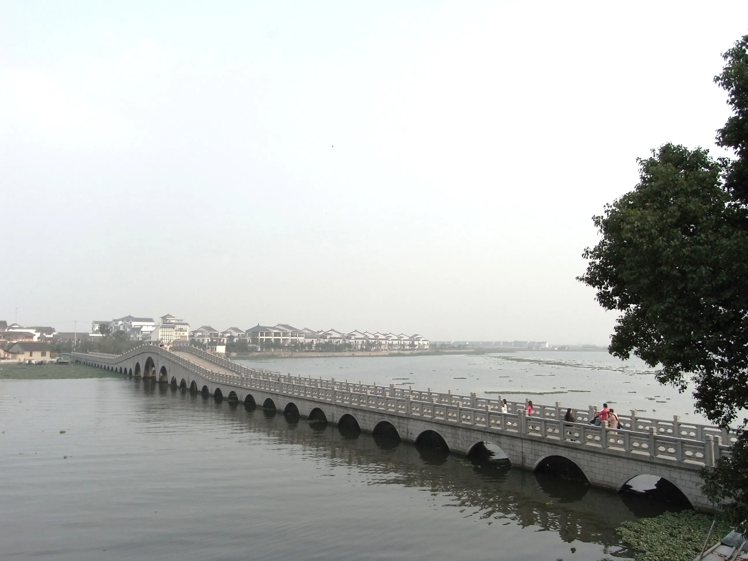 報恩橋（全福長橋）から見た南湖