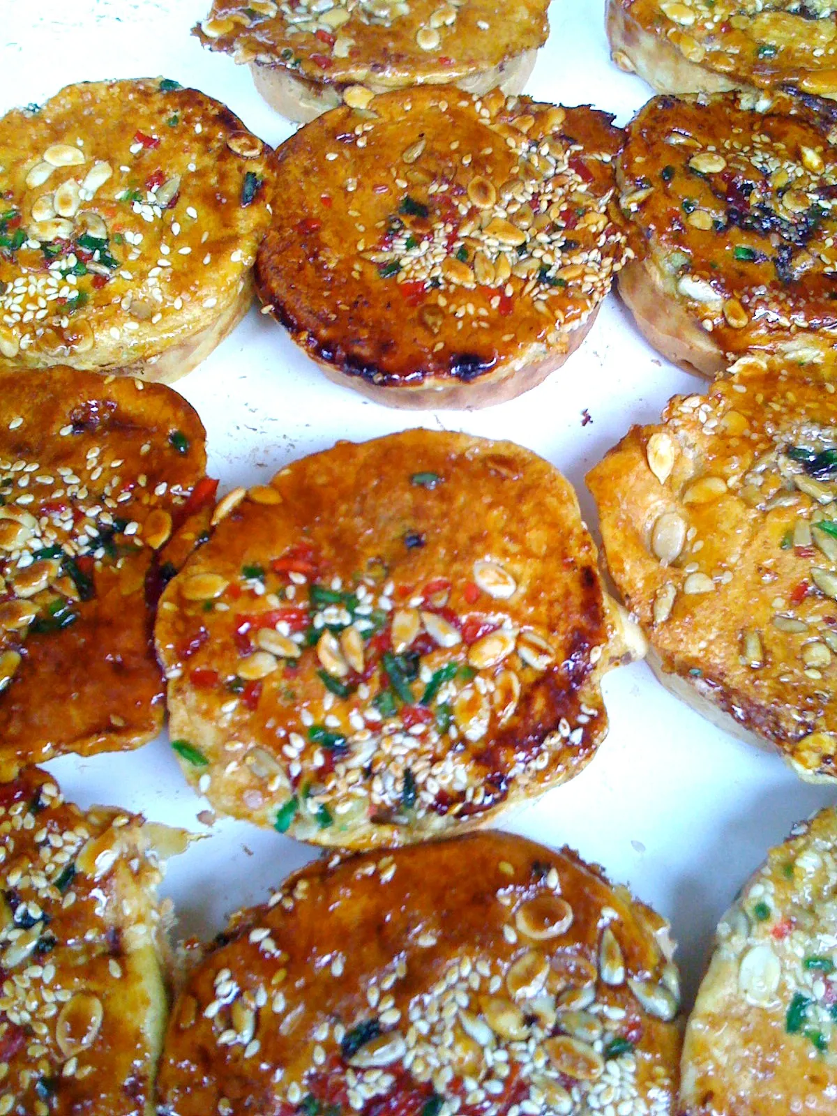 運河沿いのお店で売られる中華点心