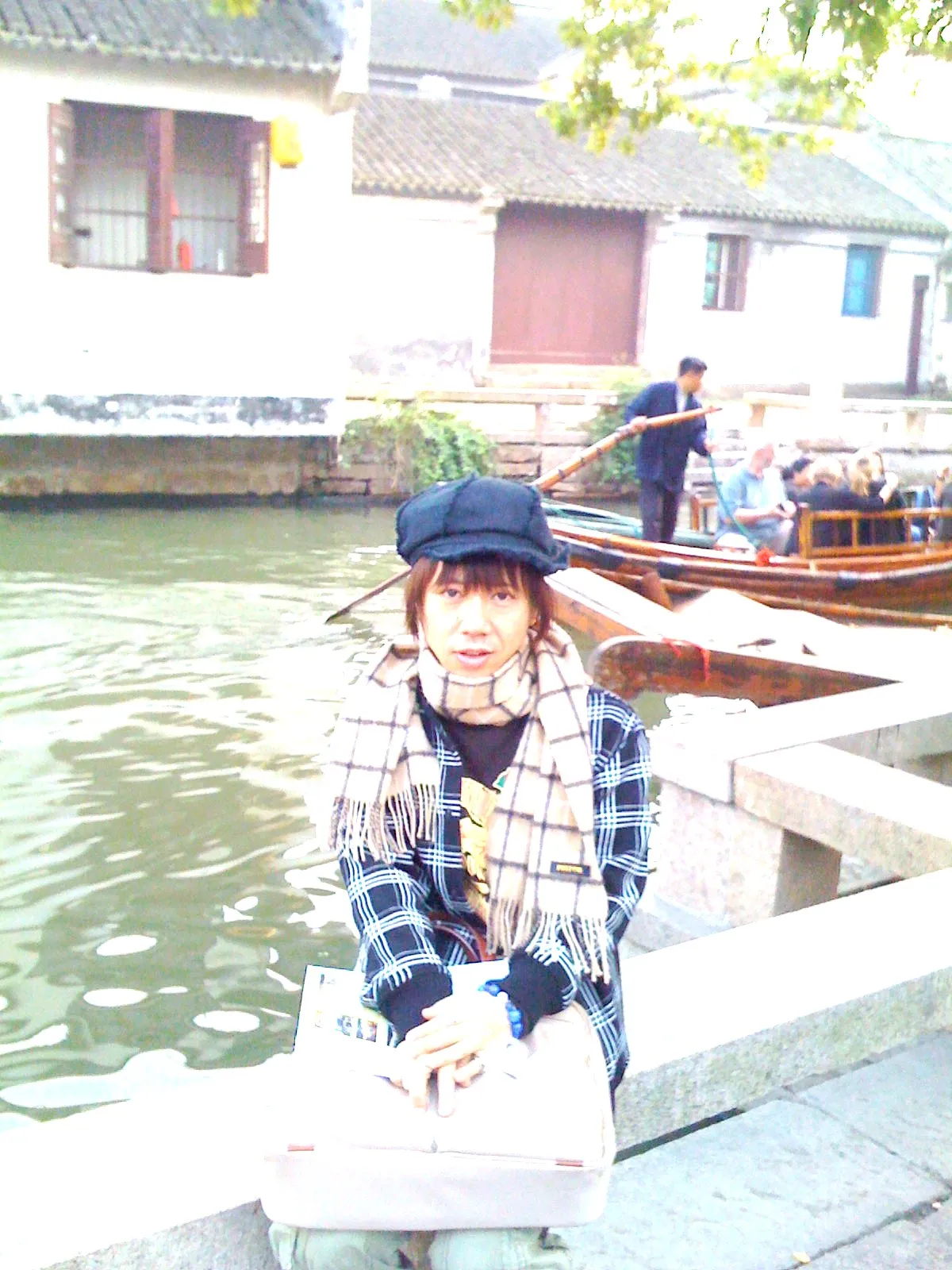 周庄博物館付近の運河前