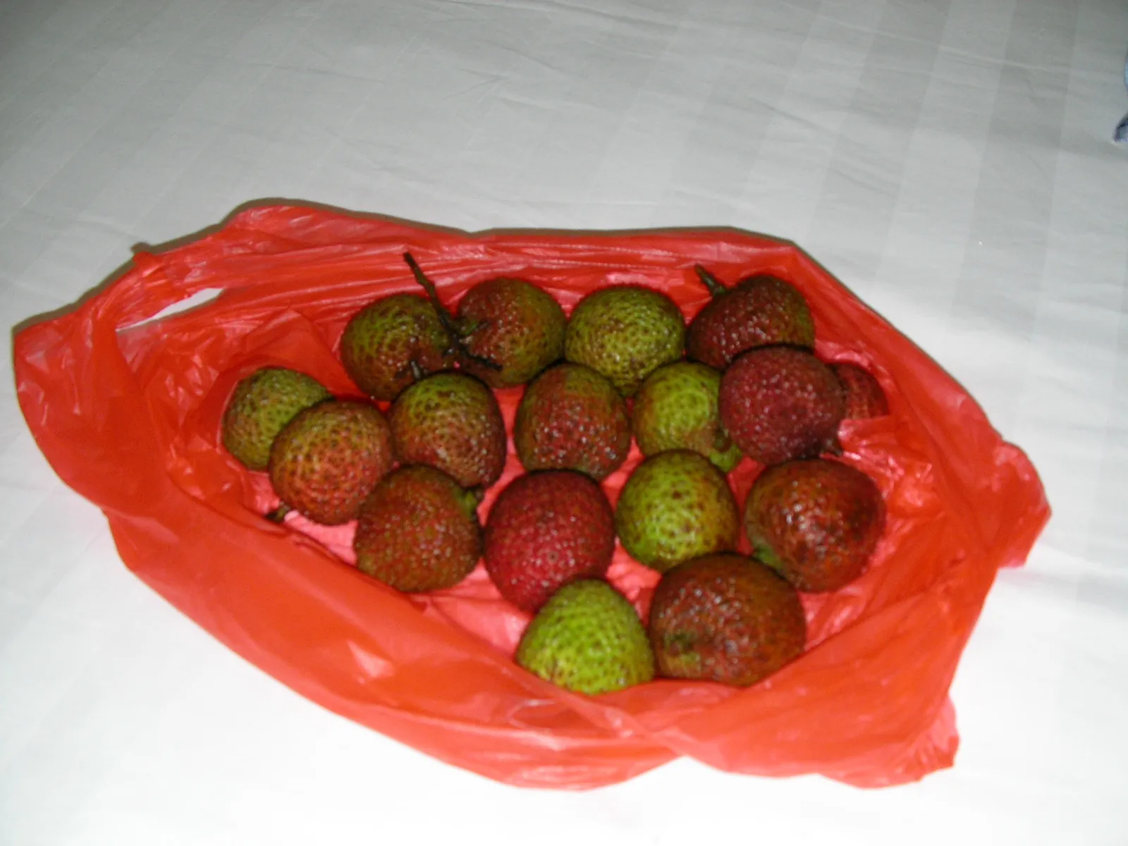 路上販売のライチ