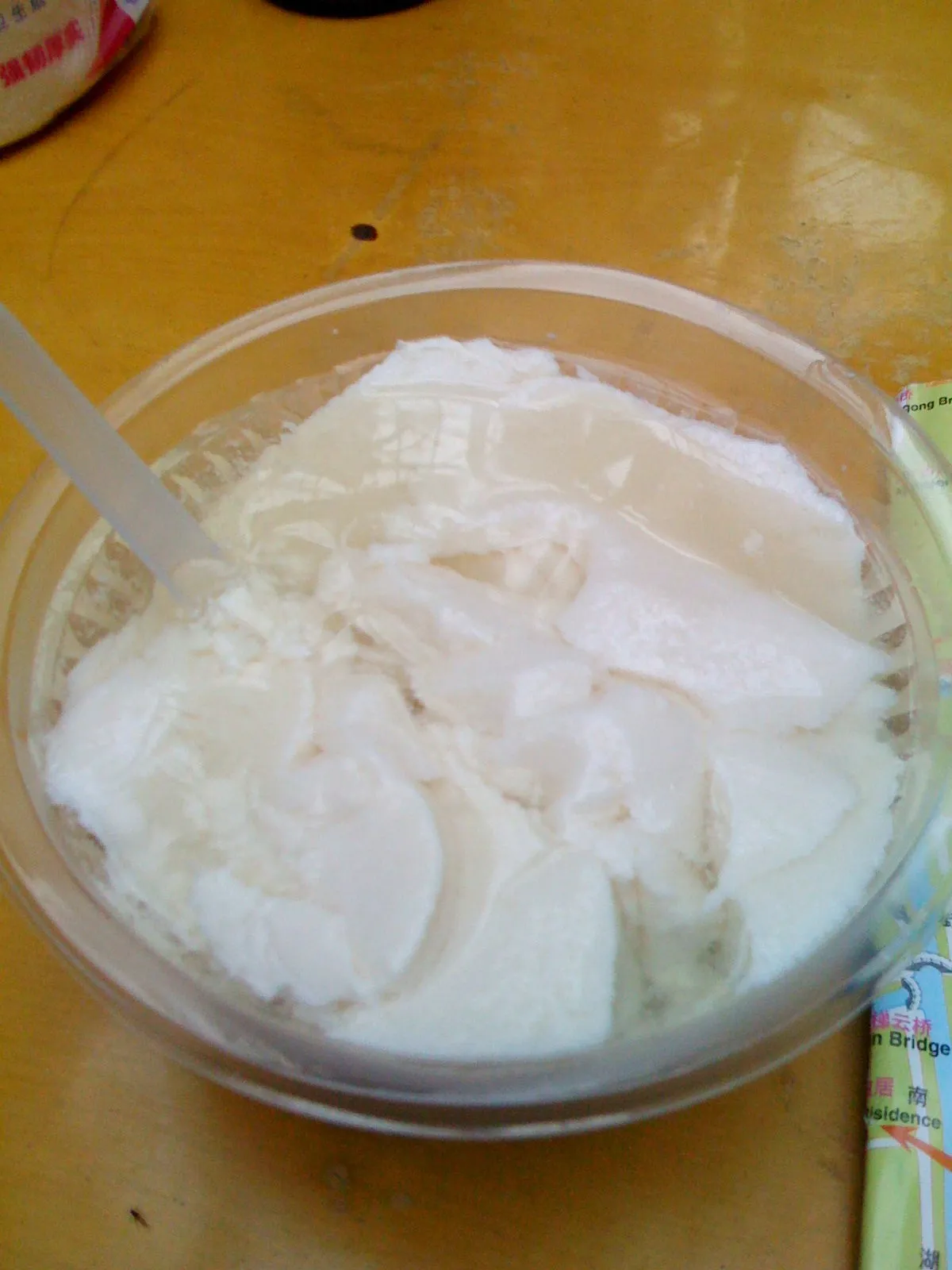 バス乗り場付近の杏仁豆腐