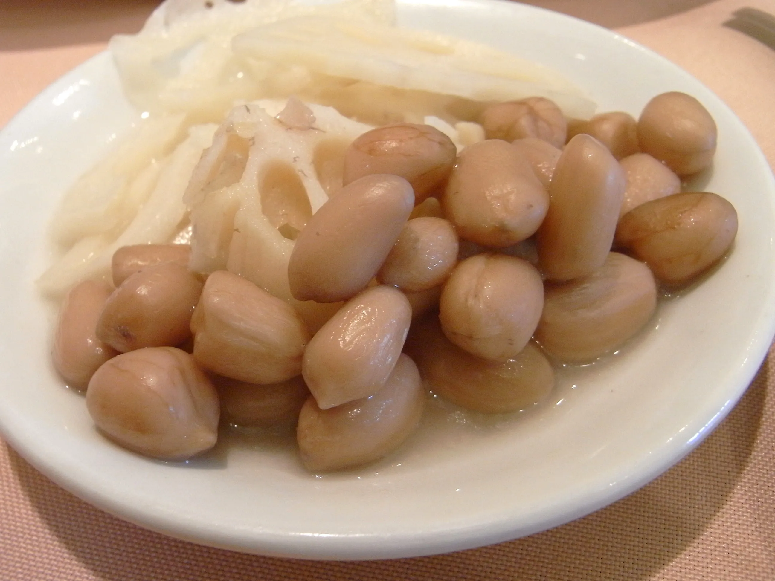 落花生とレンコンの和え物