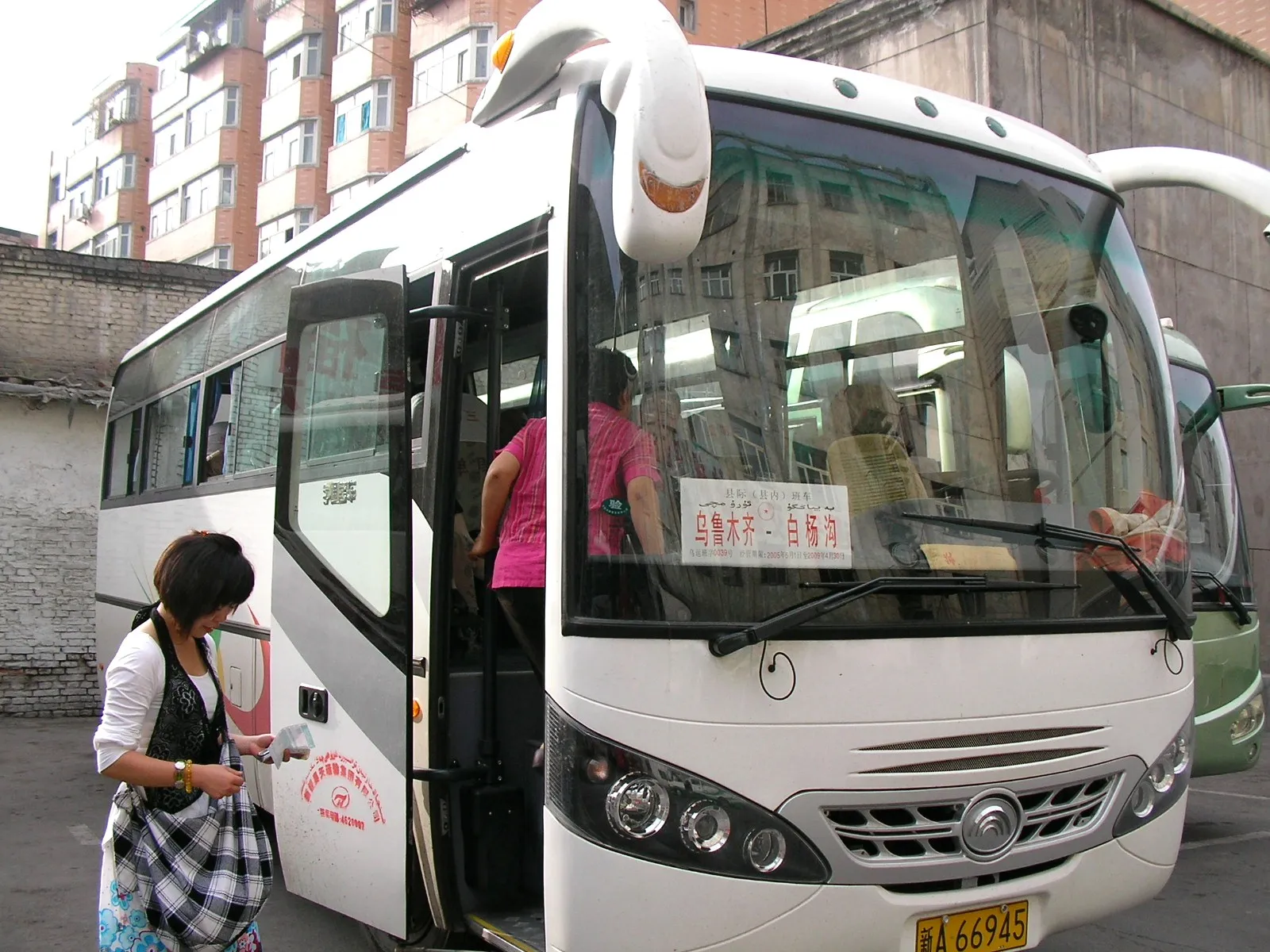 南山牧場行きの高速バス