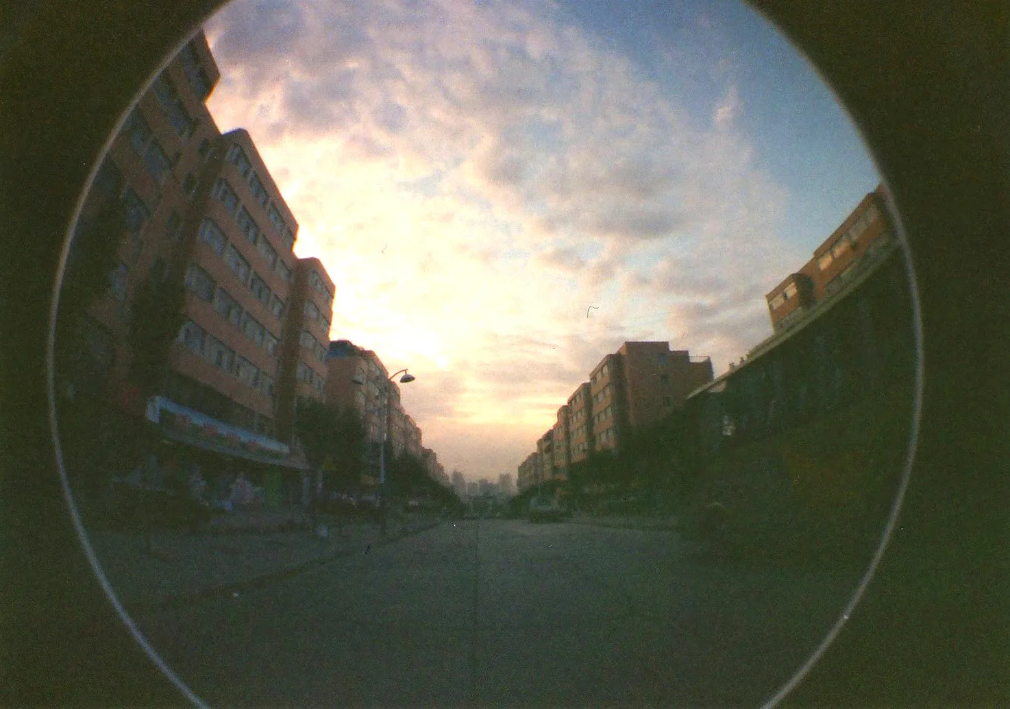 マンション群から見たウルムチの夕焼け