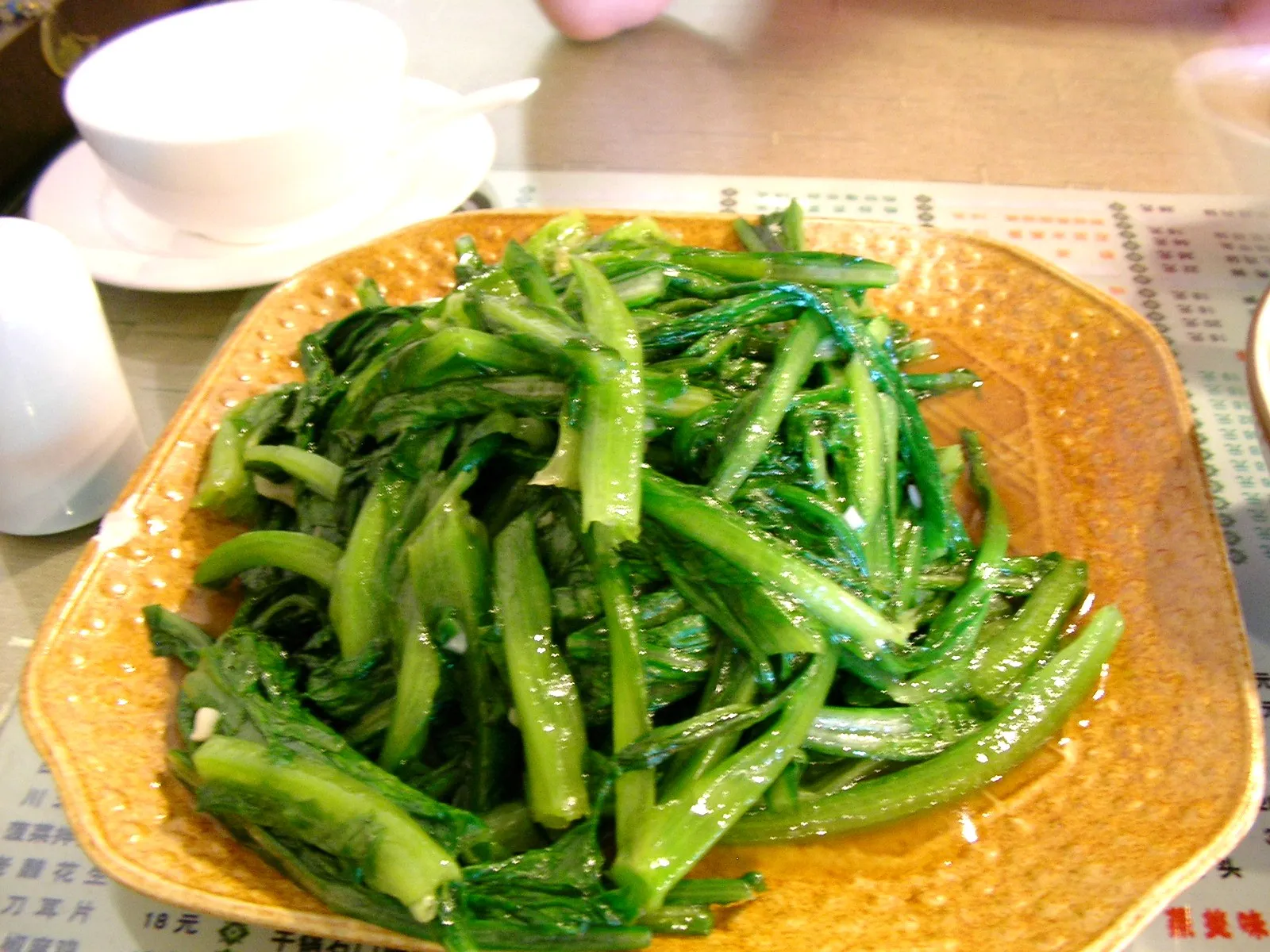 特産料理のほうれん草炒め