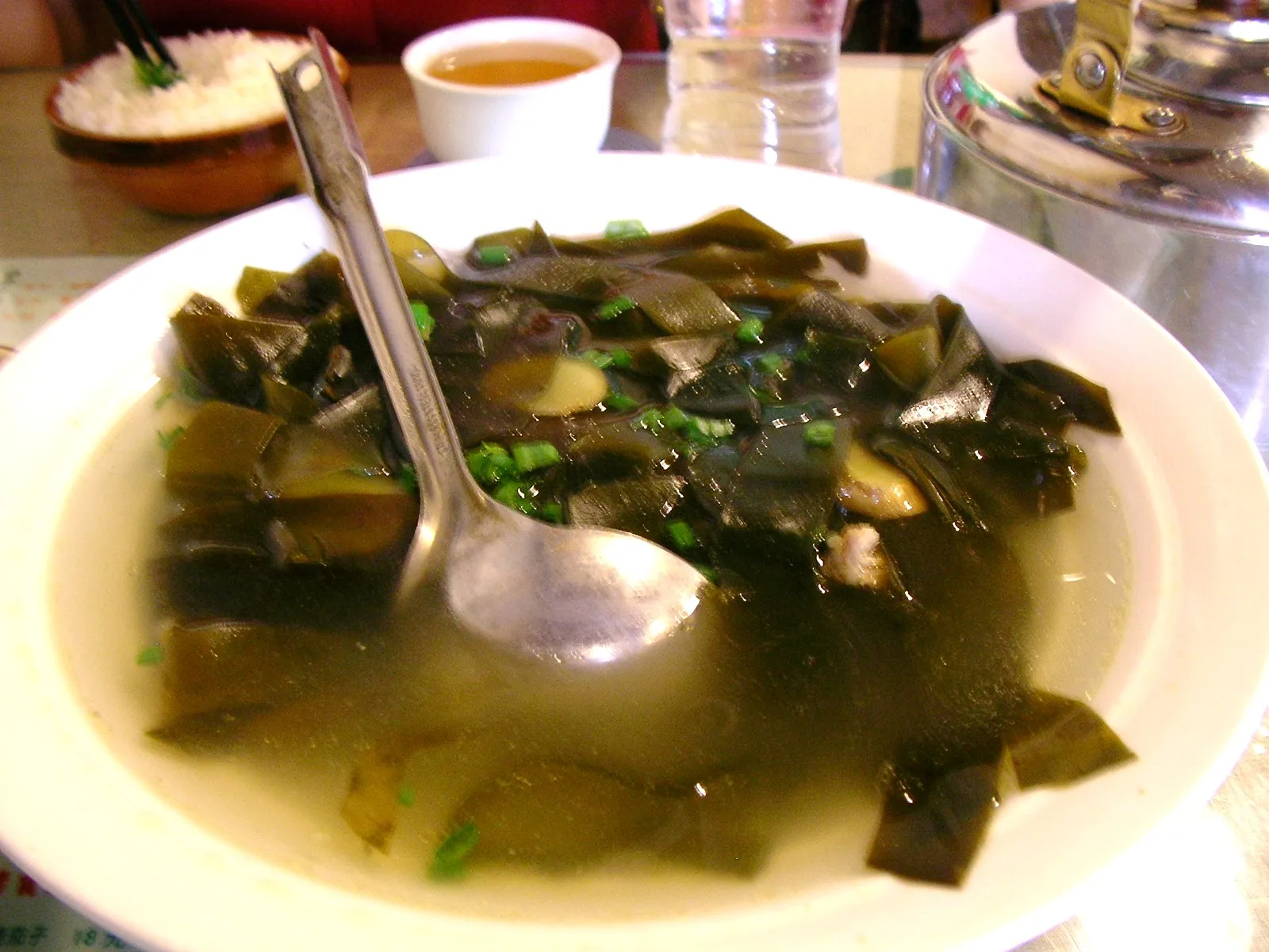 ウルムチで食べる海草スープ