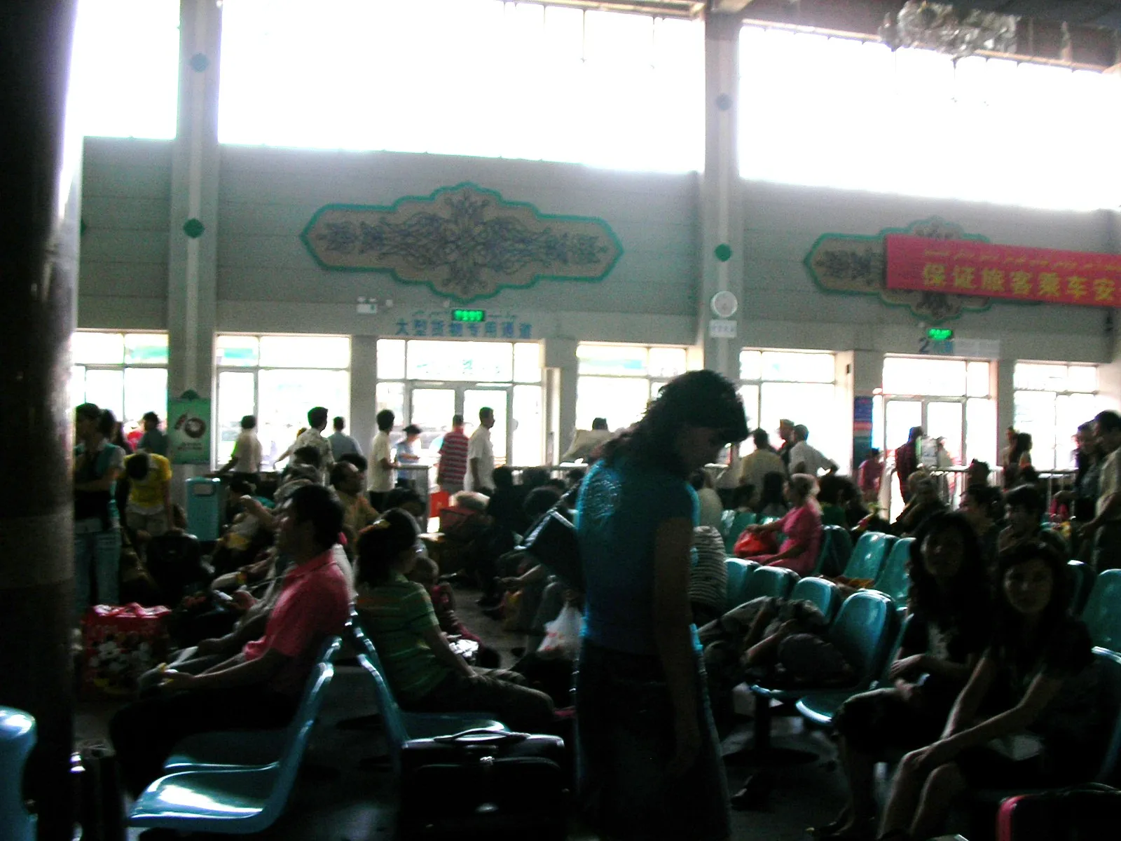 南郊客運站の待合室