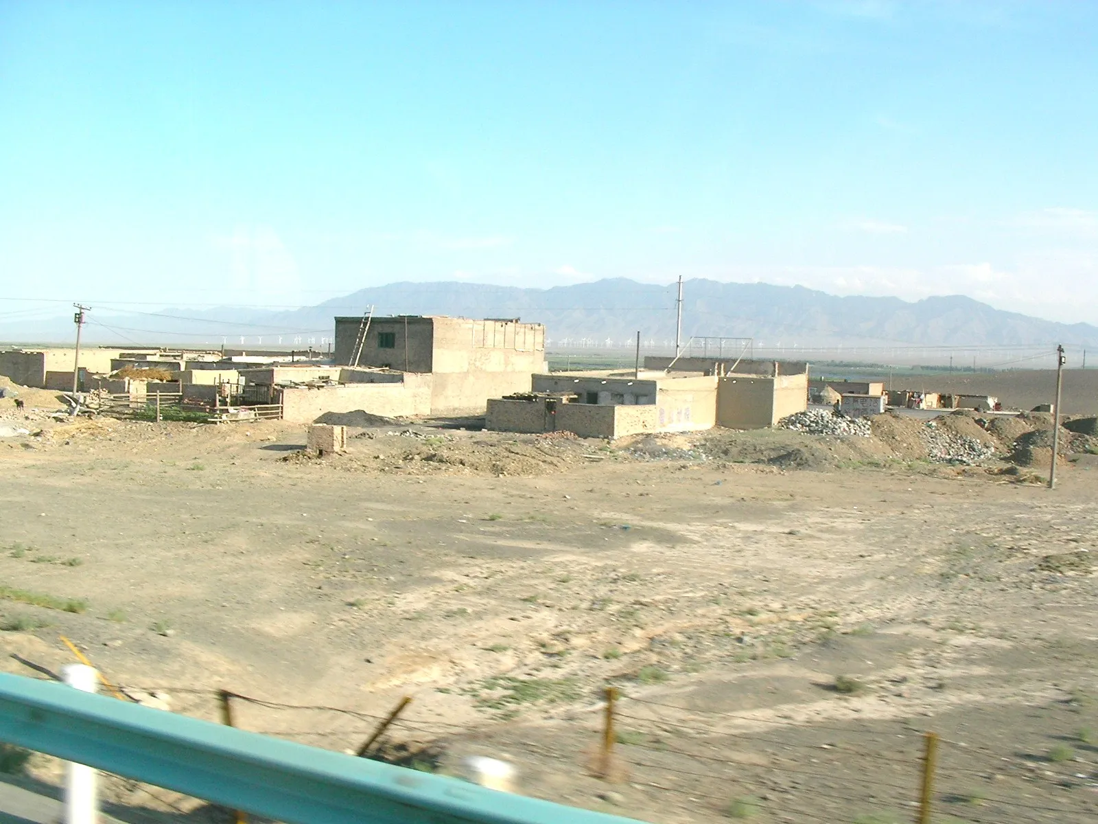 ウルムチ郊外のウイグル族の集落