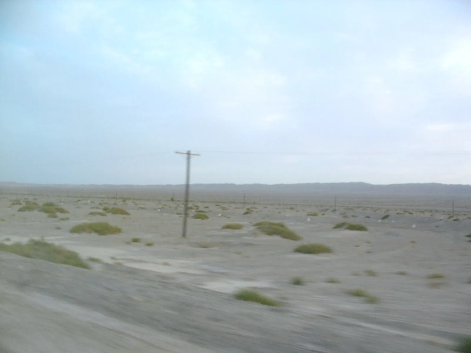 タリム盆地の荒涼とした砂漠