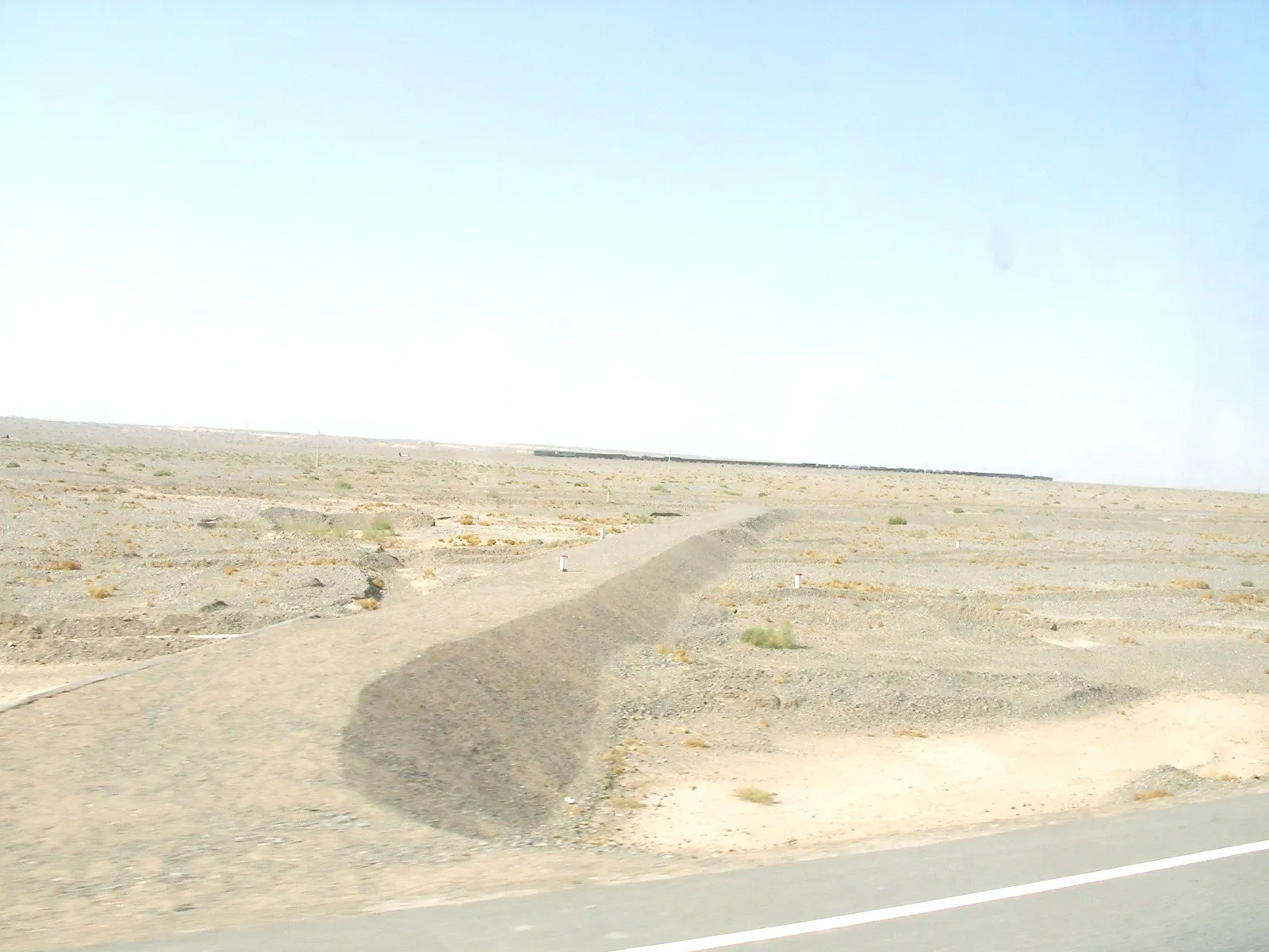 南疆鉄道を走る列車