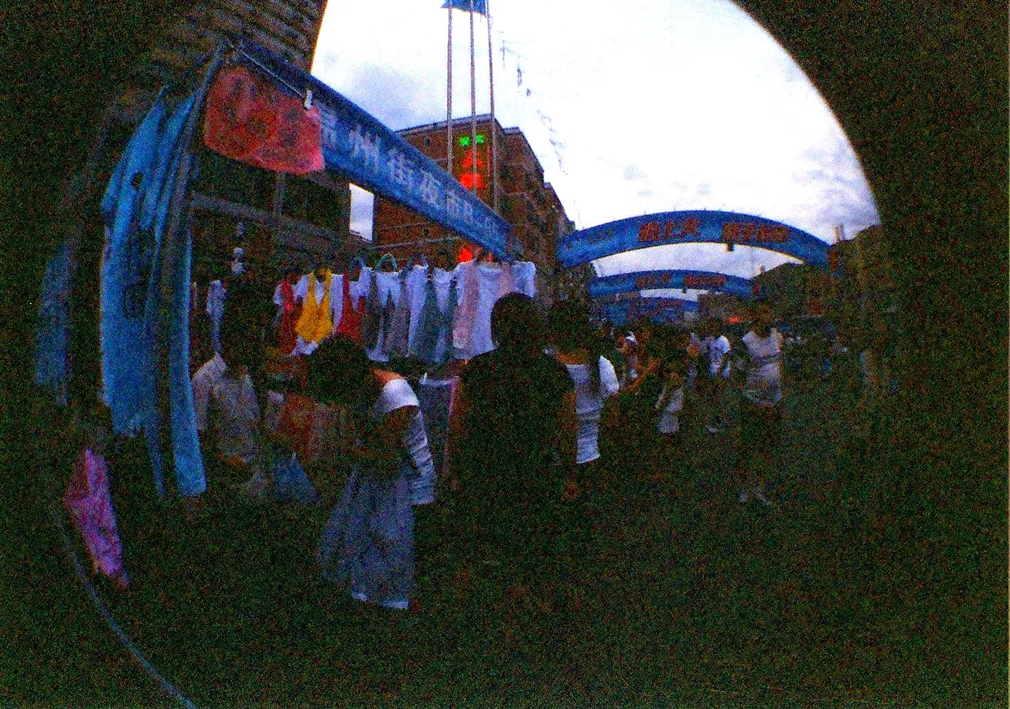 LOMO Fisheye2で撮影した夜市