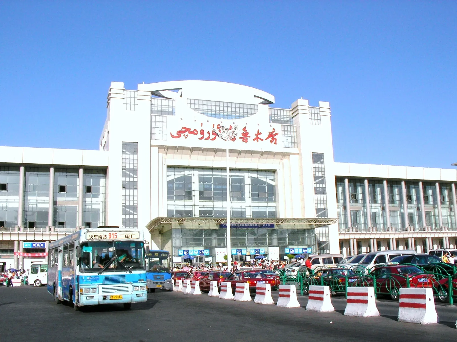 ウルムチ駅の外観