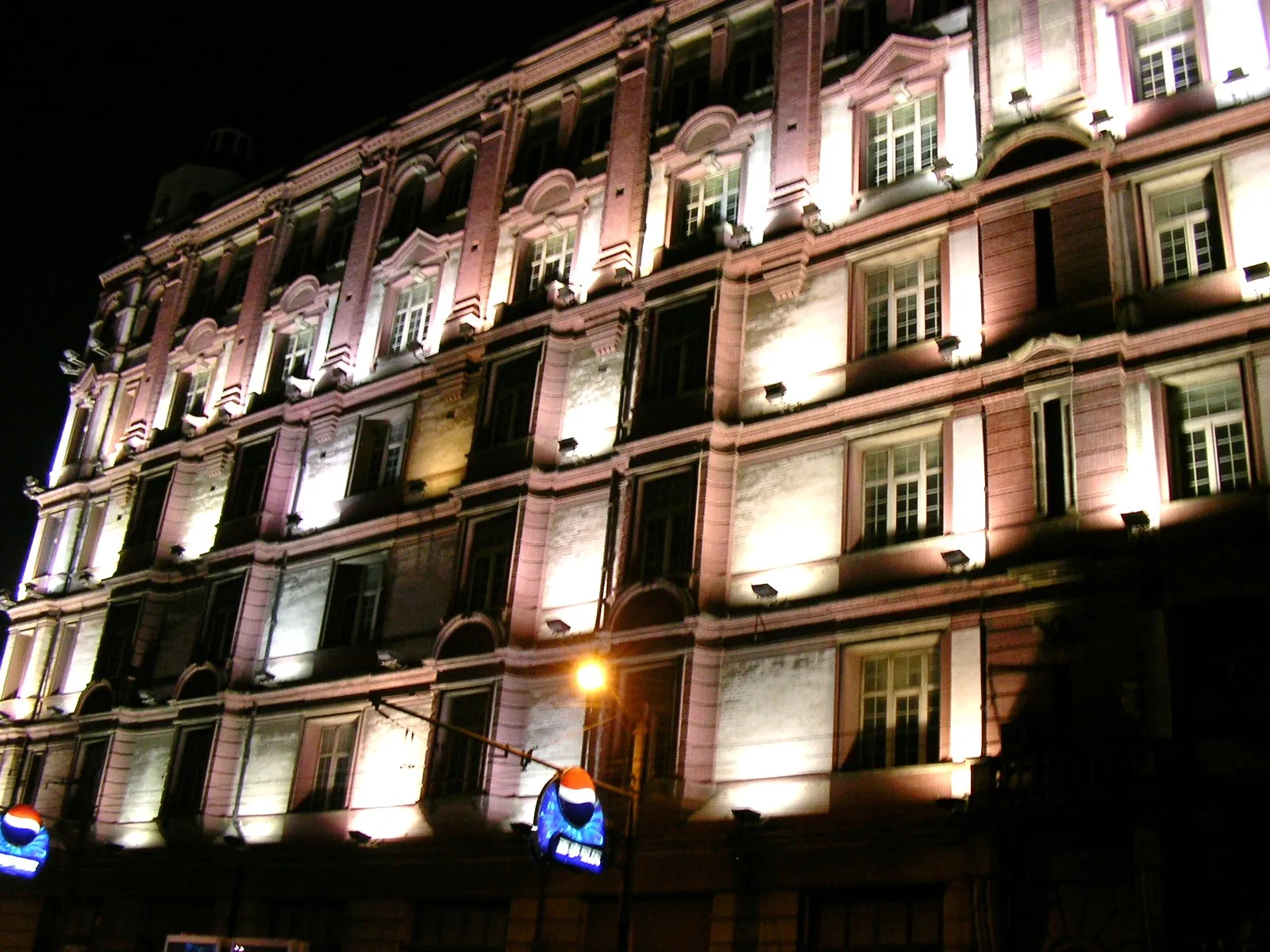 外灘(バンド)の歴史的建造物群の夜景