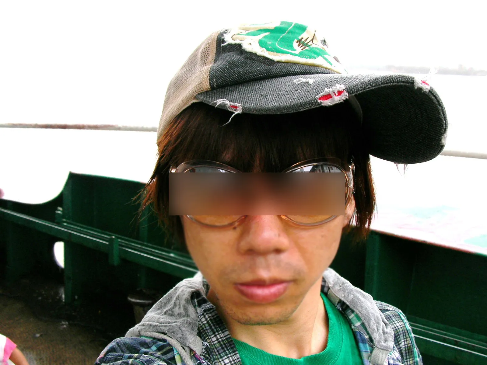 黄浦江の船上での写真撮影