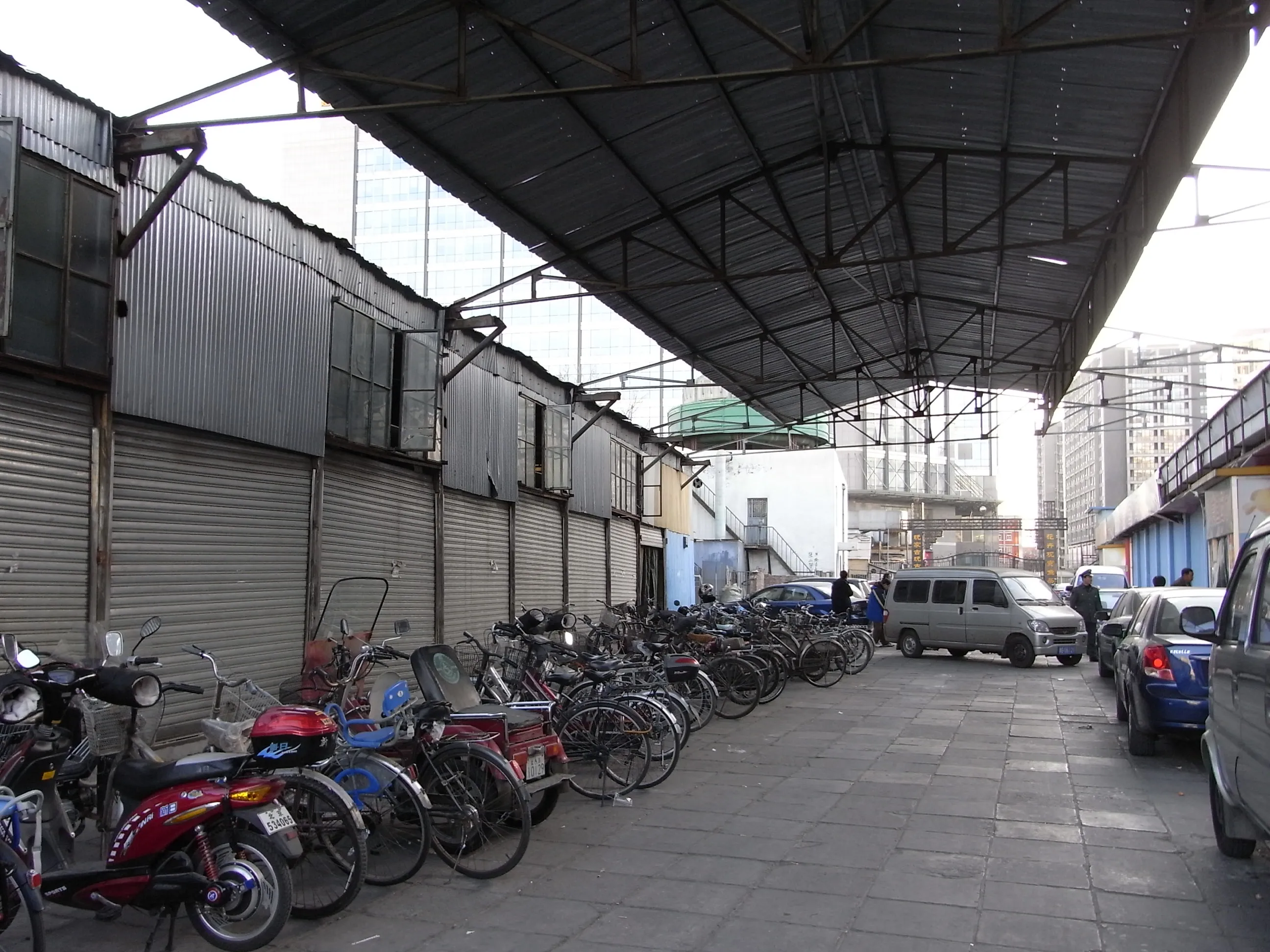 市場付近の商店