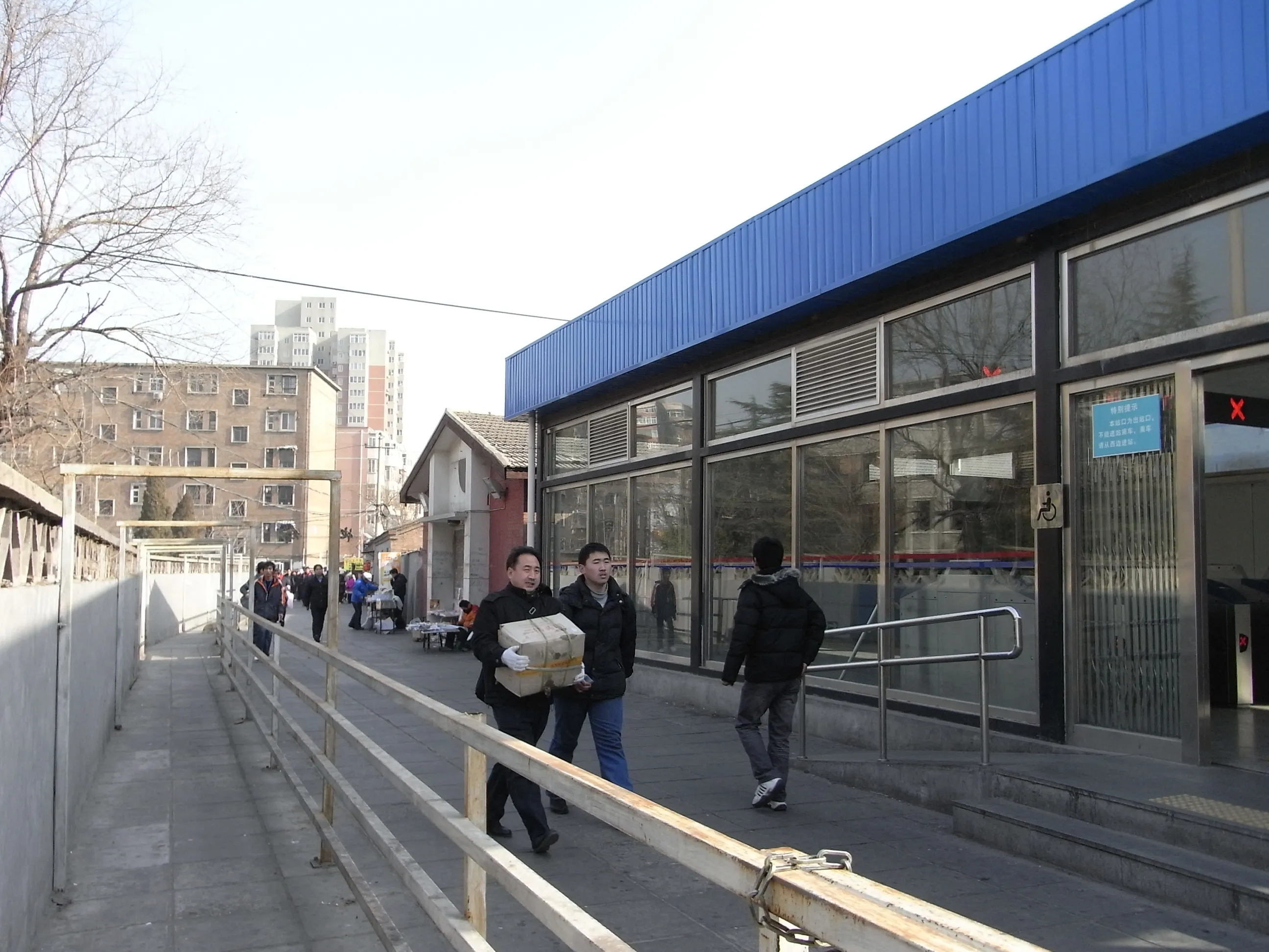 地下鉄 苹果園駅の出口付近