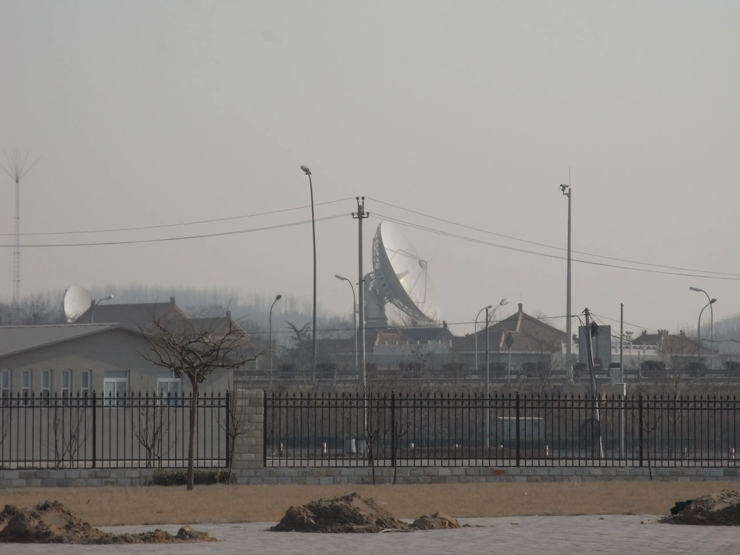 射撃場内の電波施設