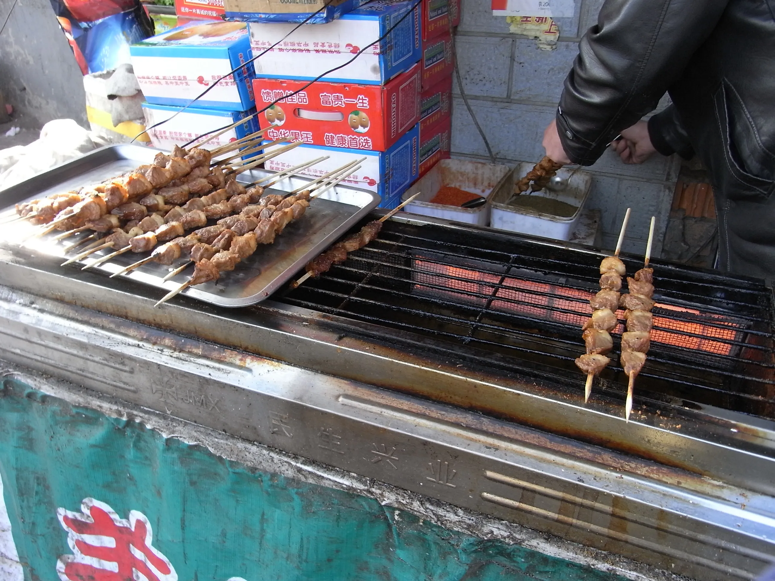 苹果園駅近くの串焼き店