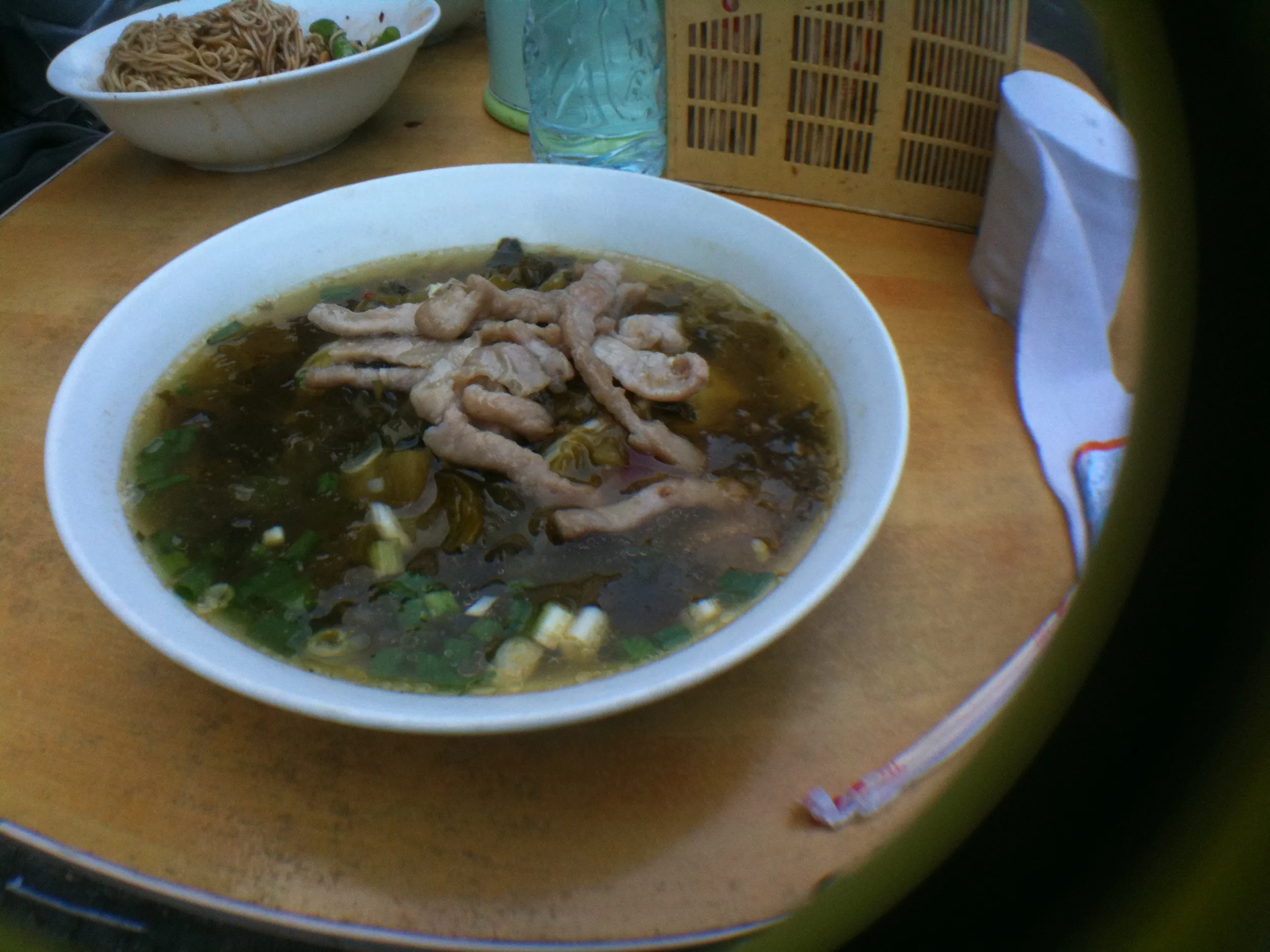 豚と海草のワンタン