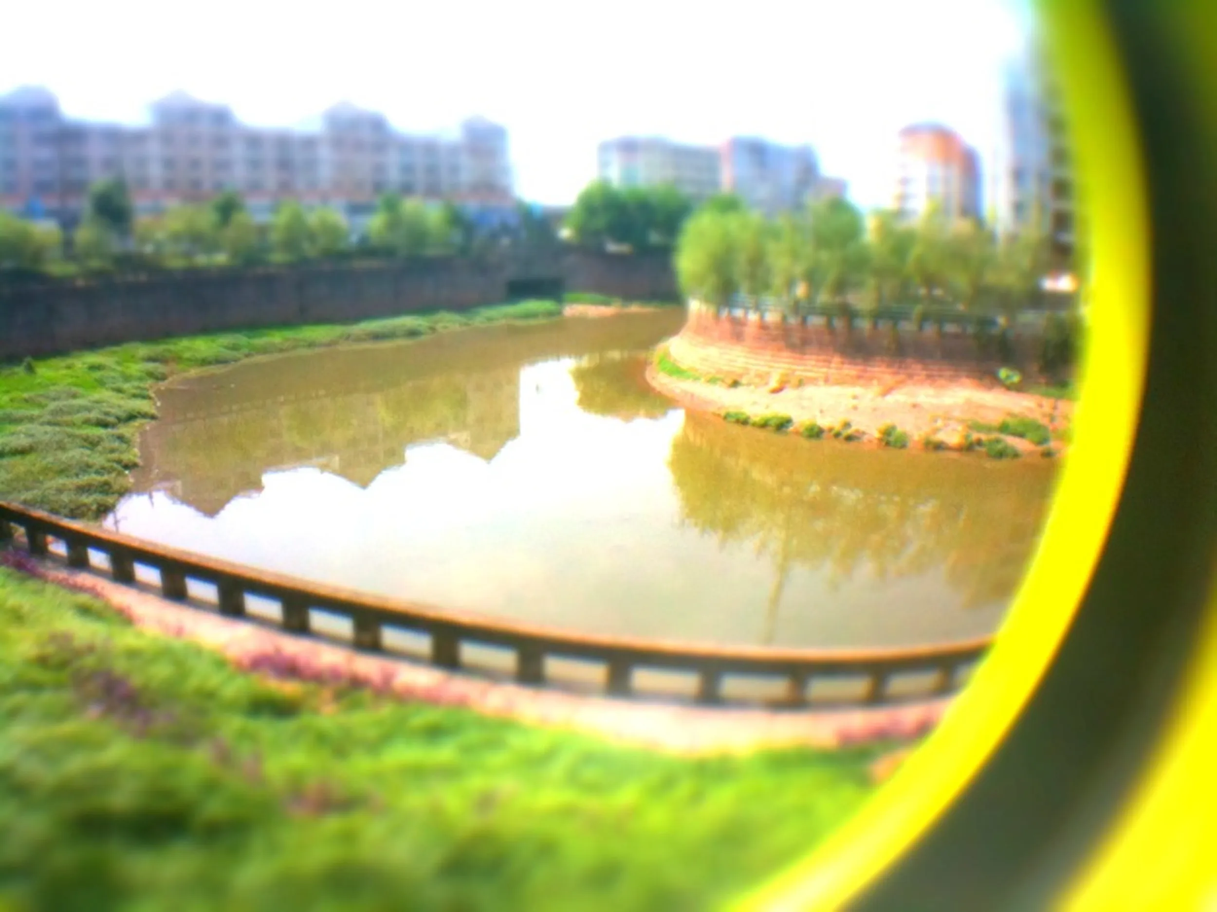 大足県中心街の川沿い