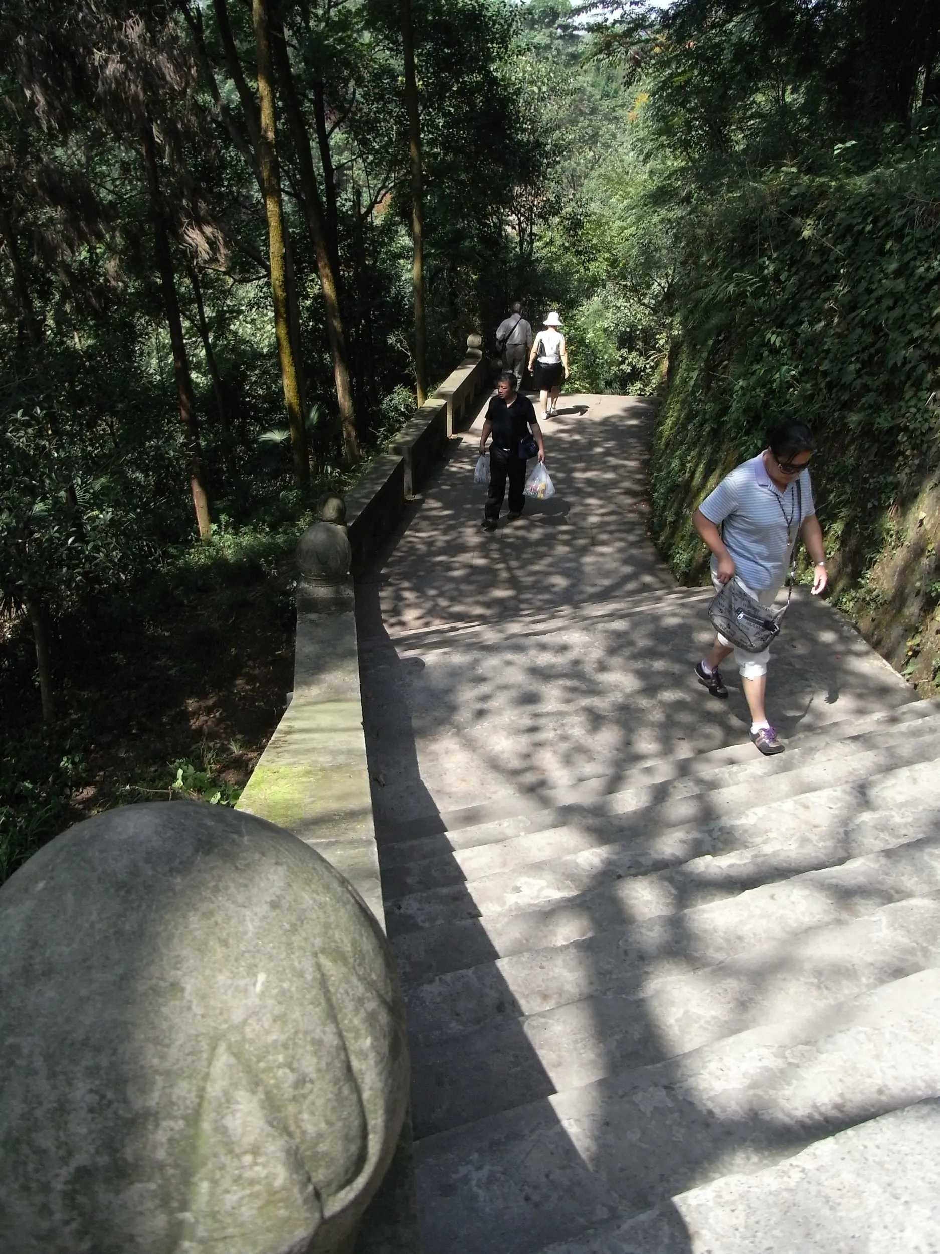 宝頂山・大足石刻へ続く階段
