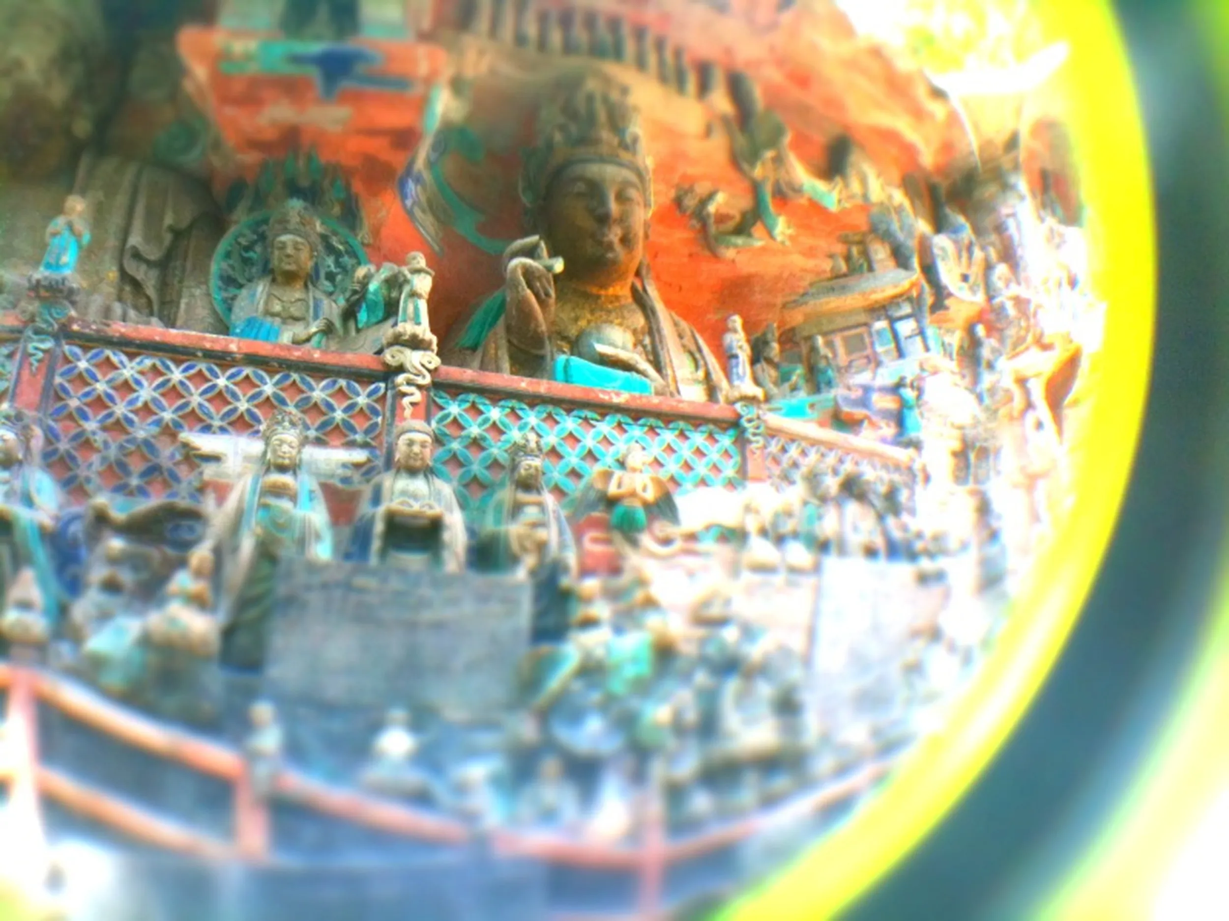 ミニチュアライズされた石仏