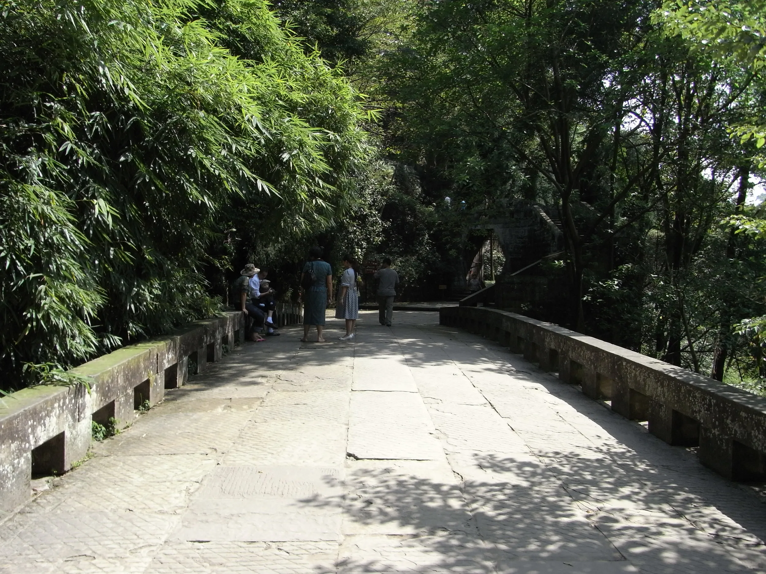 圧巻のフィナーレ仏像群