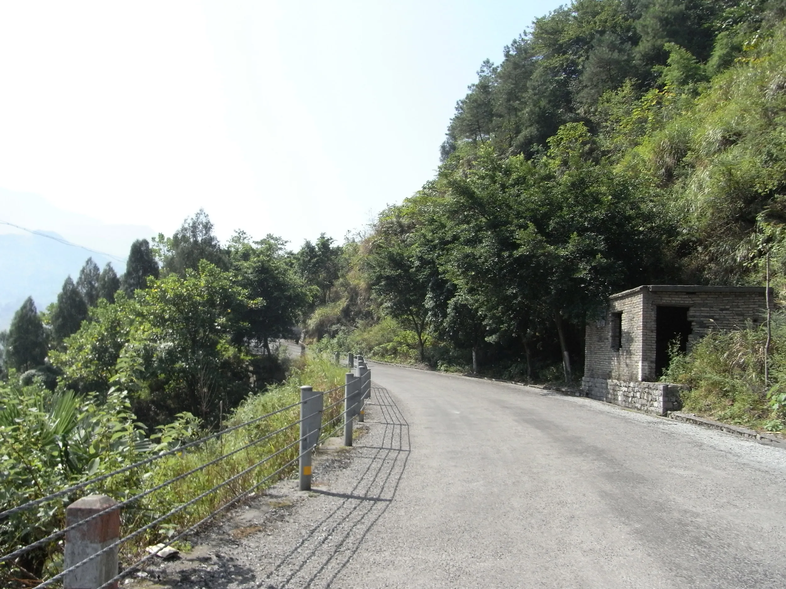 整備された万盛への道