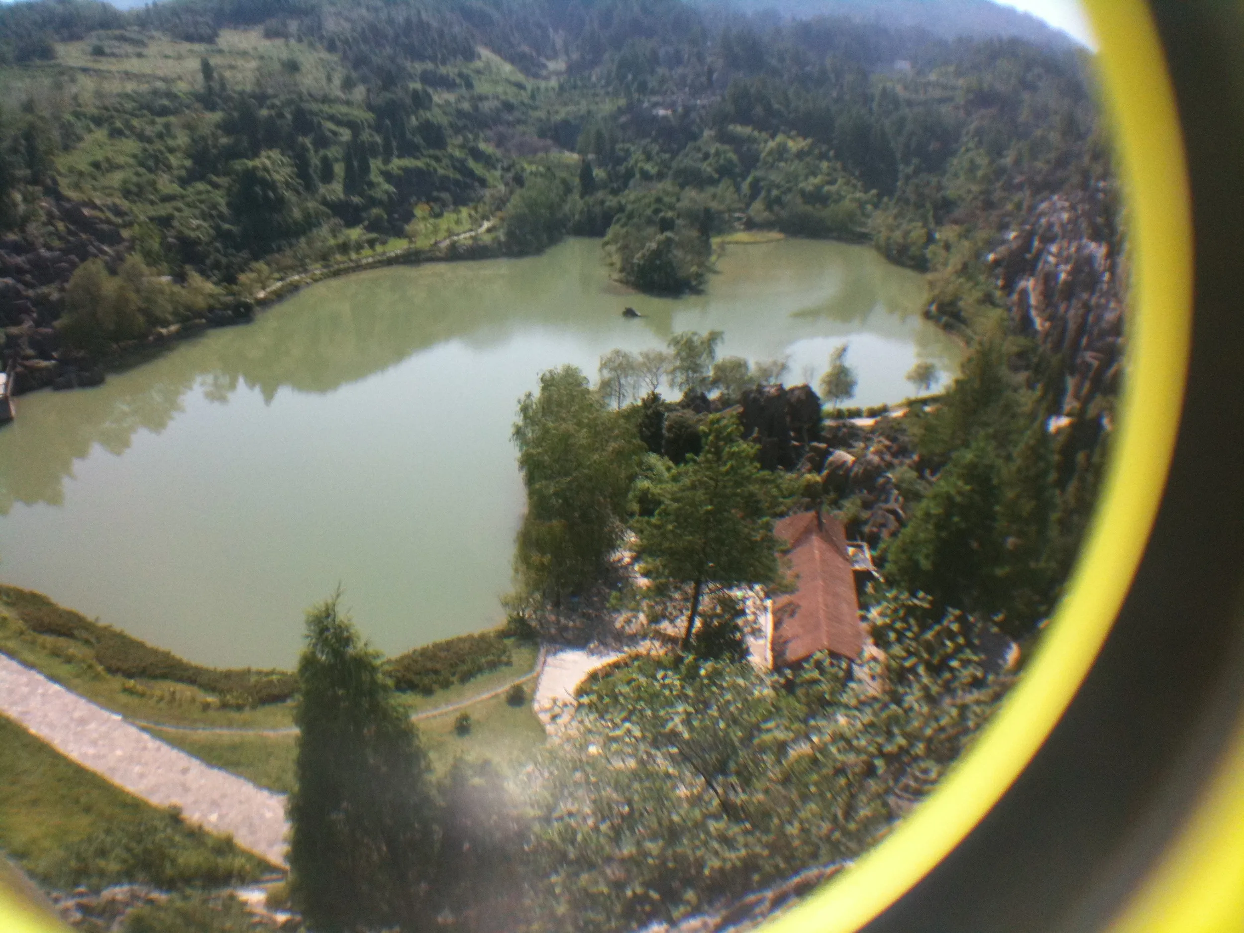 魚眼レンズで撮った万盛石林の池