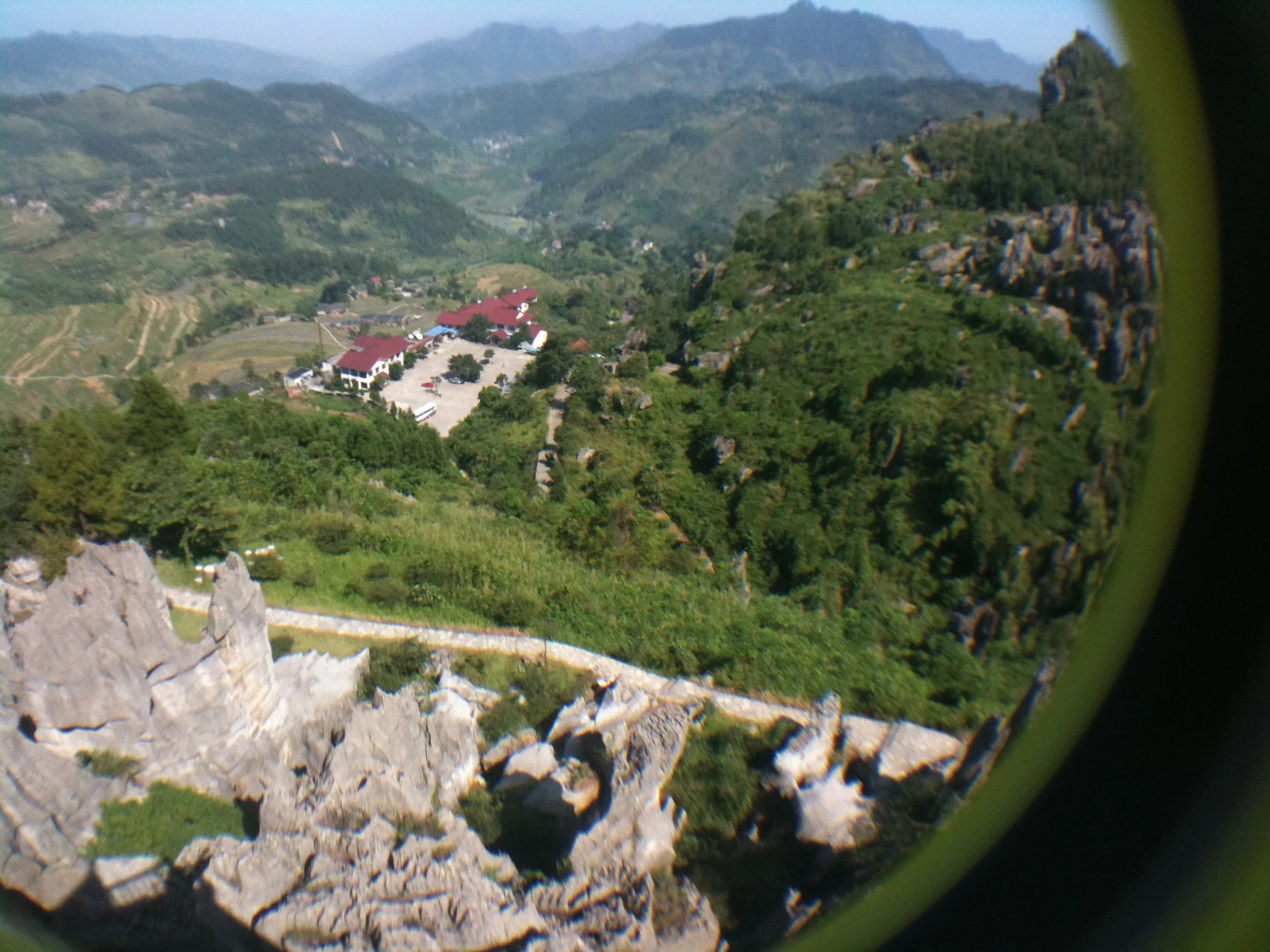 上から見た万盛石林の駐車場