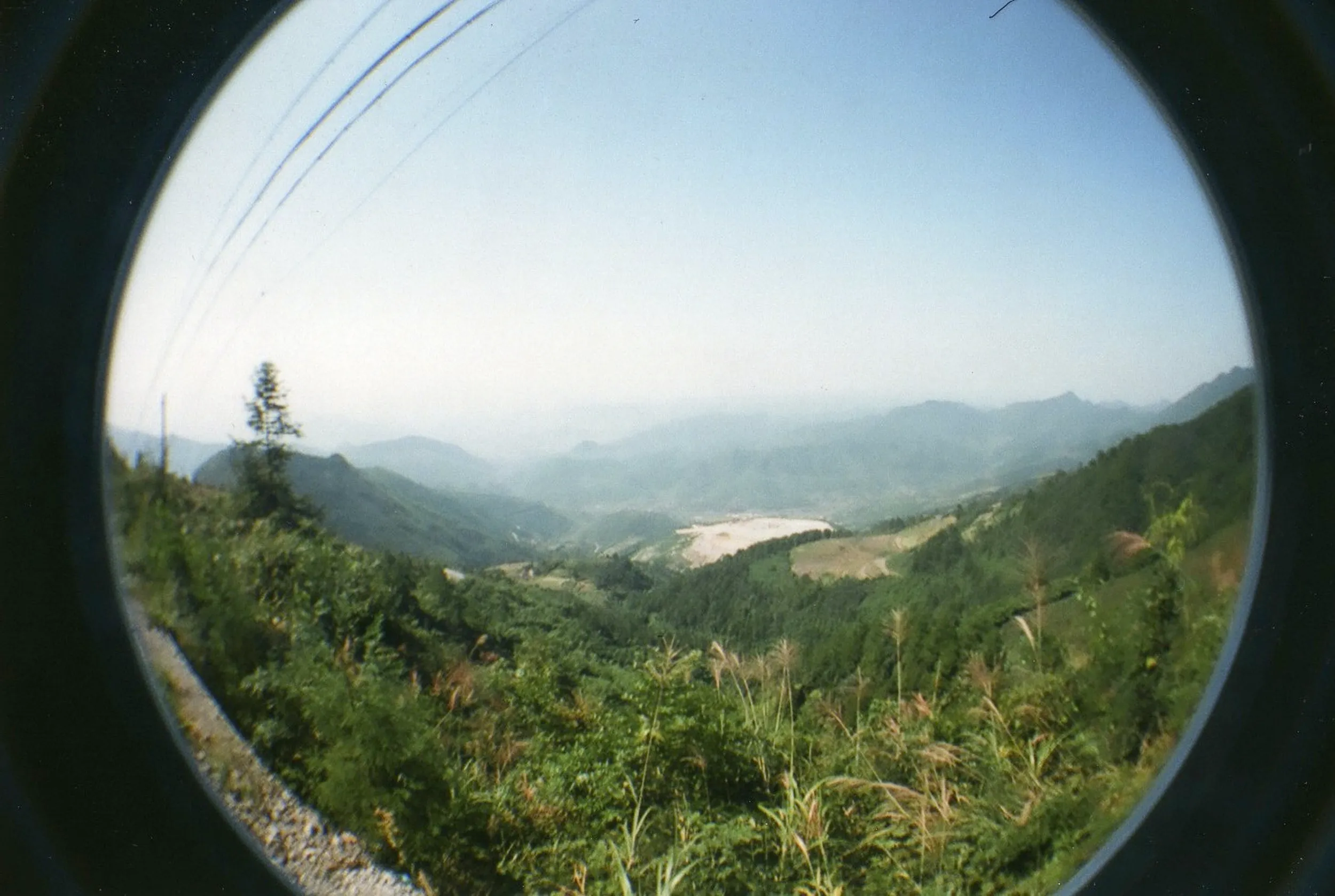 LOMO Fisheye2で撮った山道の風