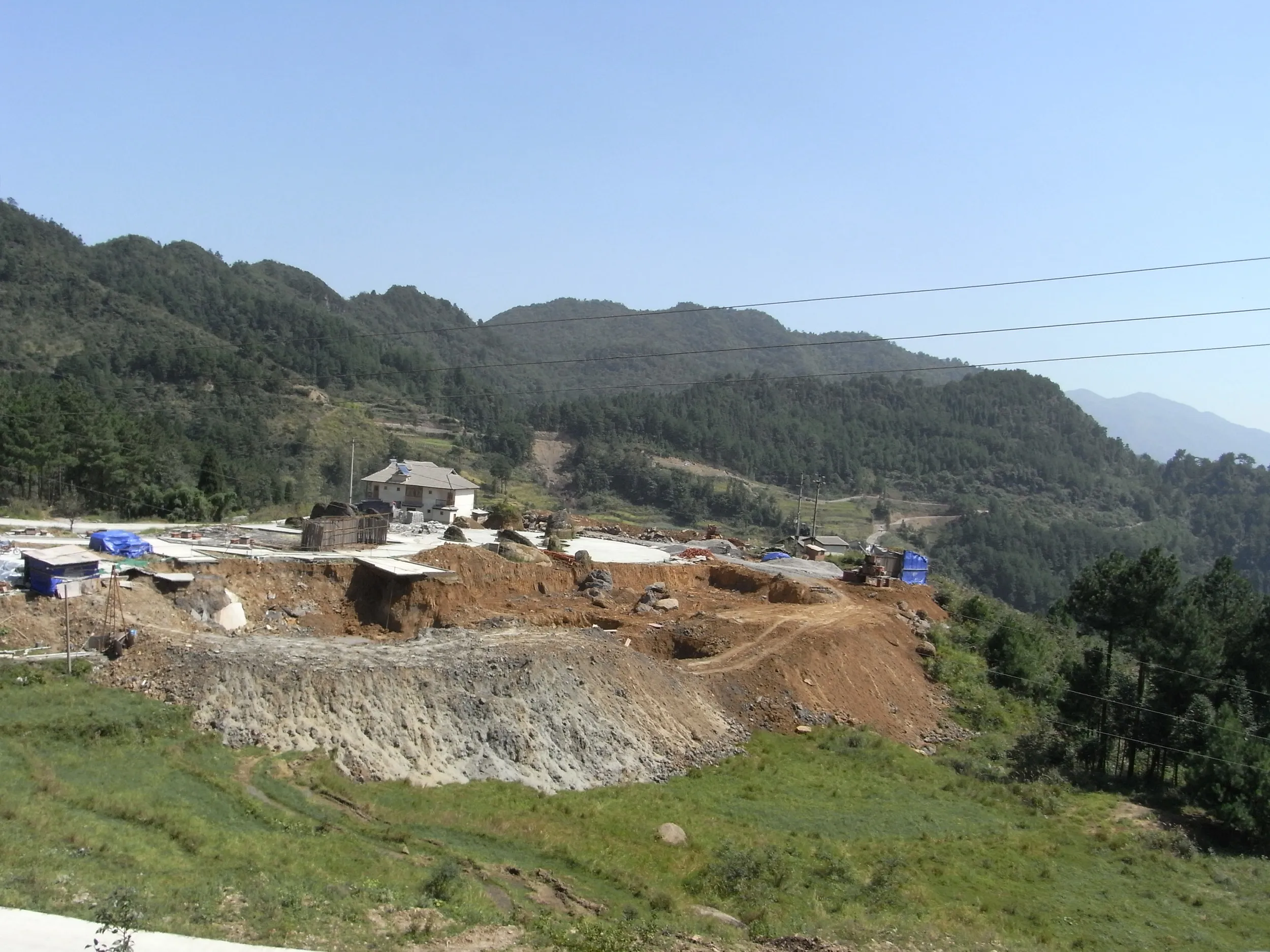 建設中の新しい農家