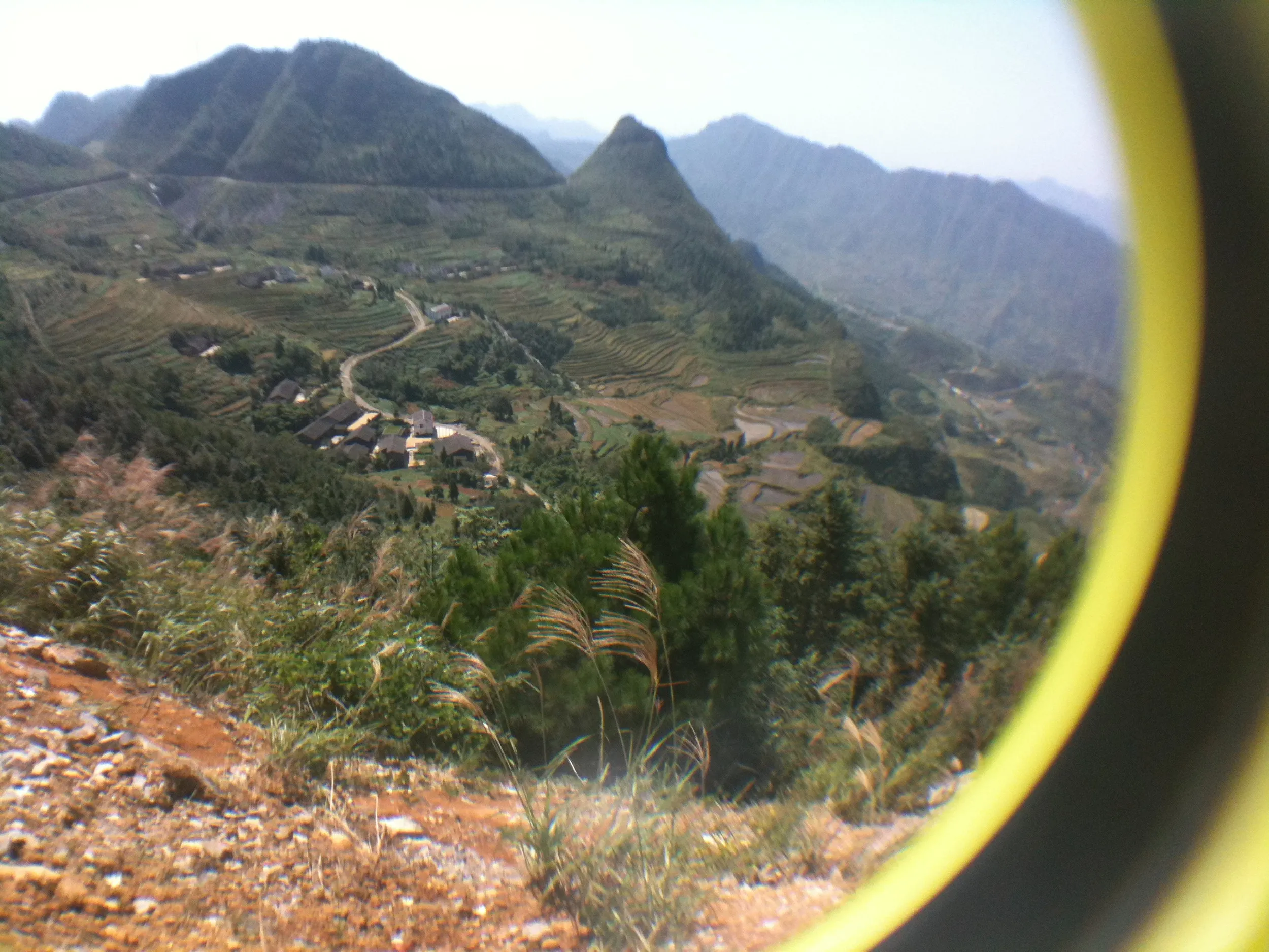 魚眼レンズで撮った山道