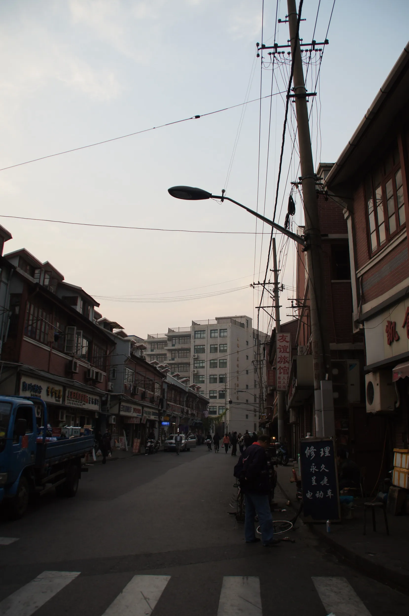 新閘路駅のユースホステル付近の風景