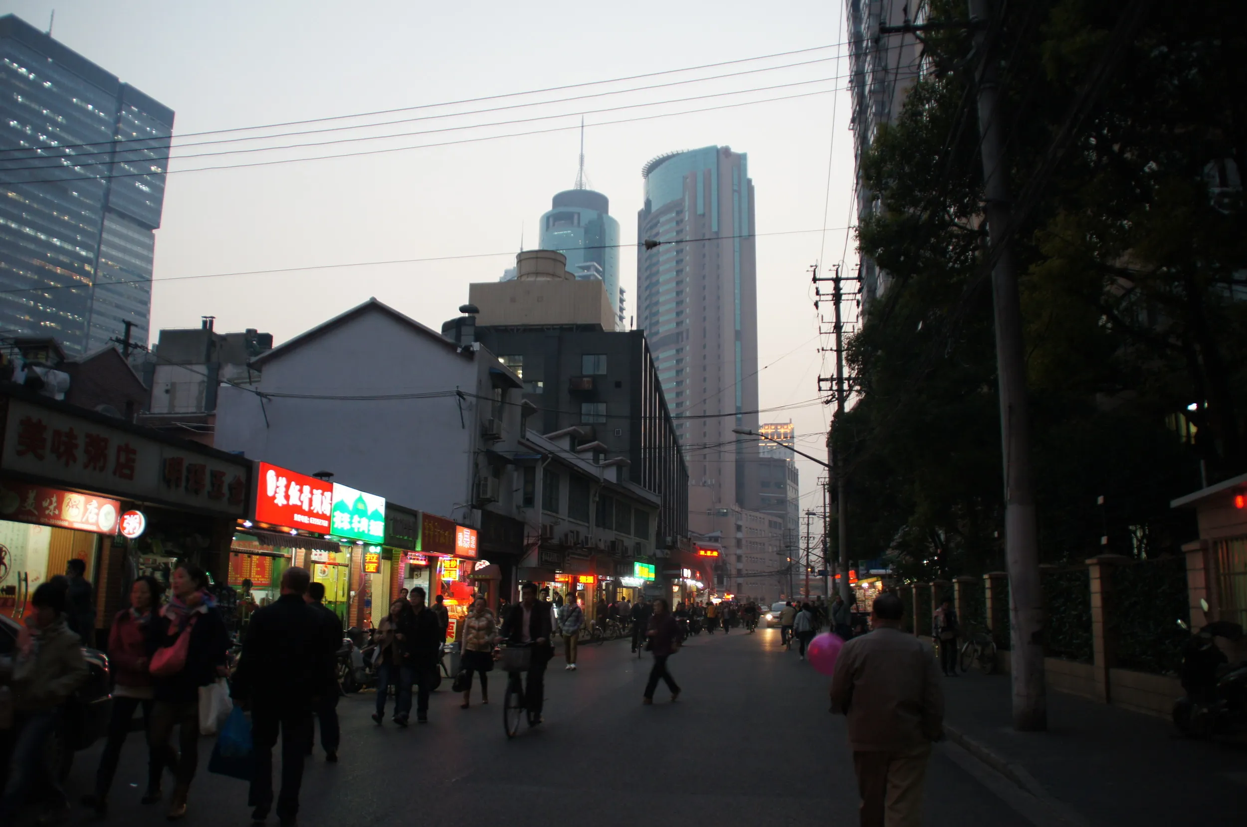 人民広場の裏側付近