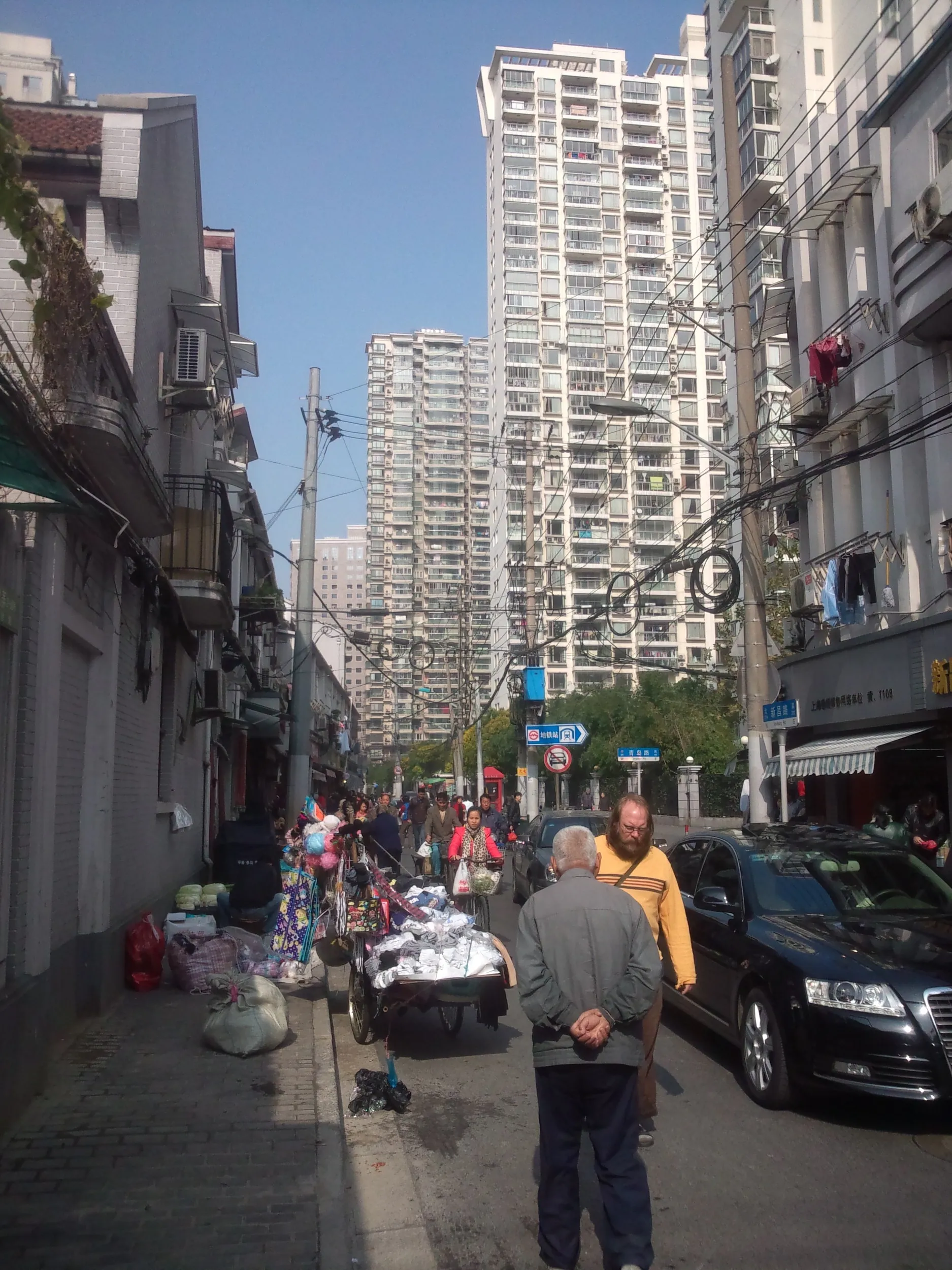 新閘路付近の風景