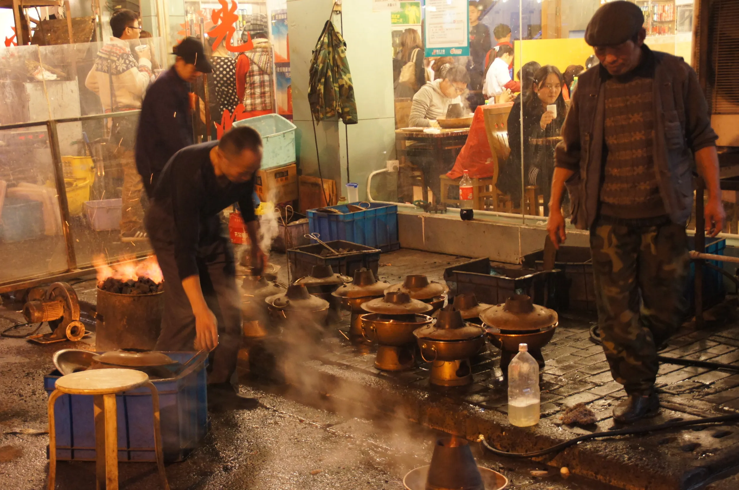 路上の火鍋屋