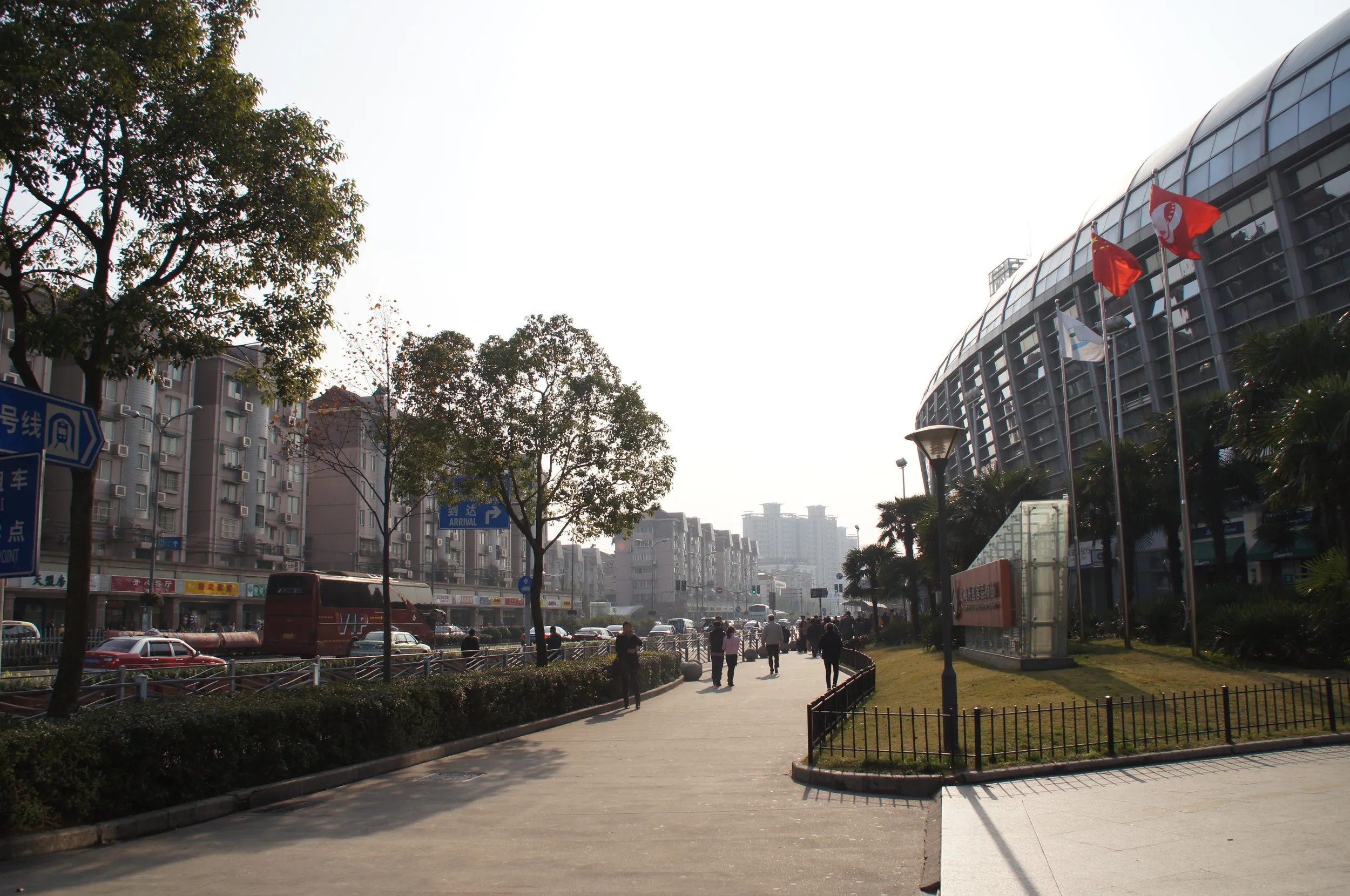 上海南駅長距離バスターミナル周辺の風景
