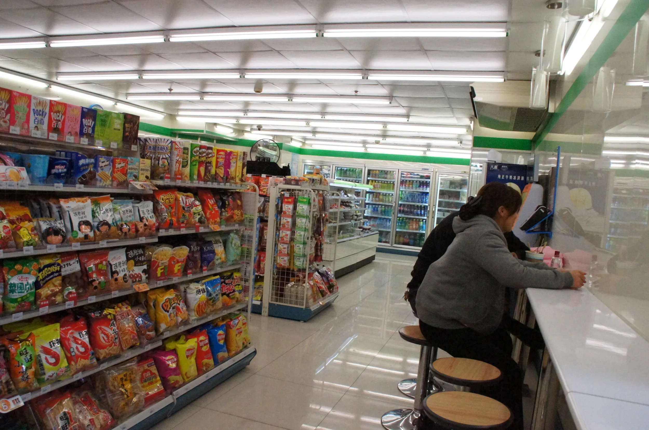 黄浦飯店付近のファミマ