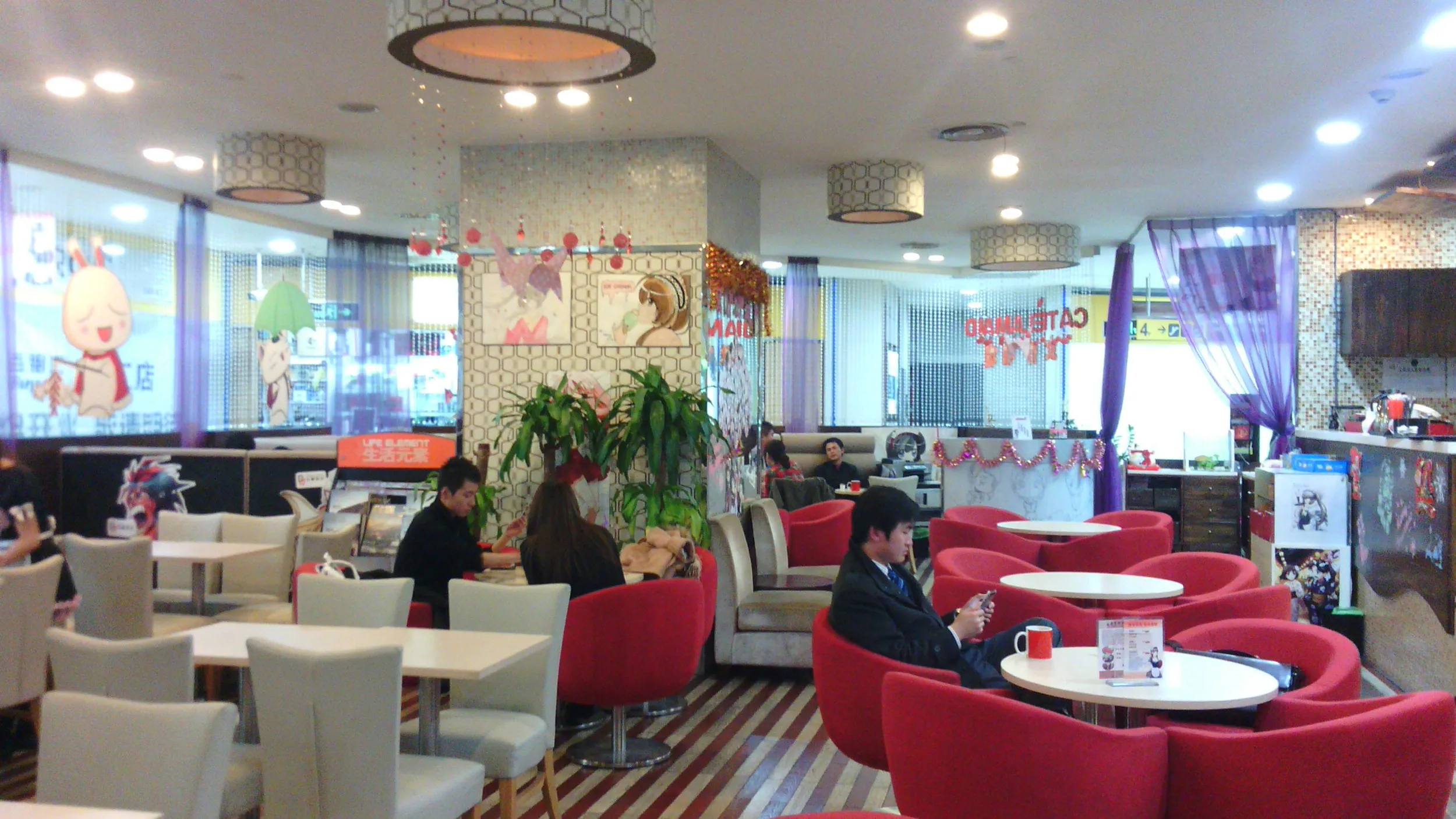 メイド喫茶の店内