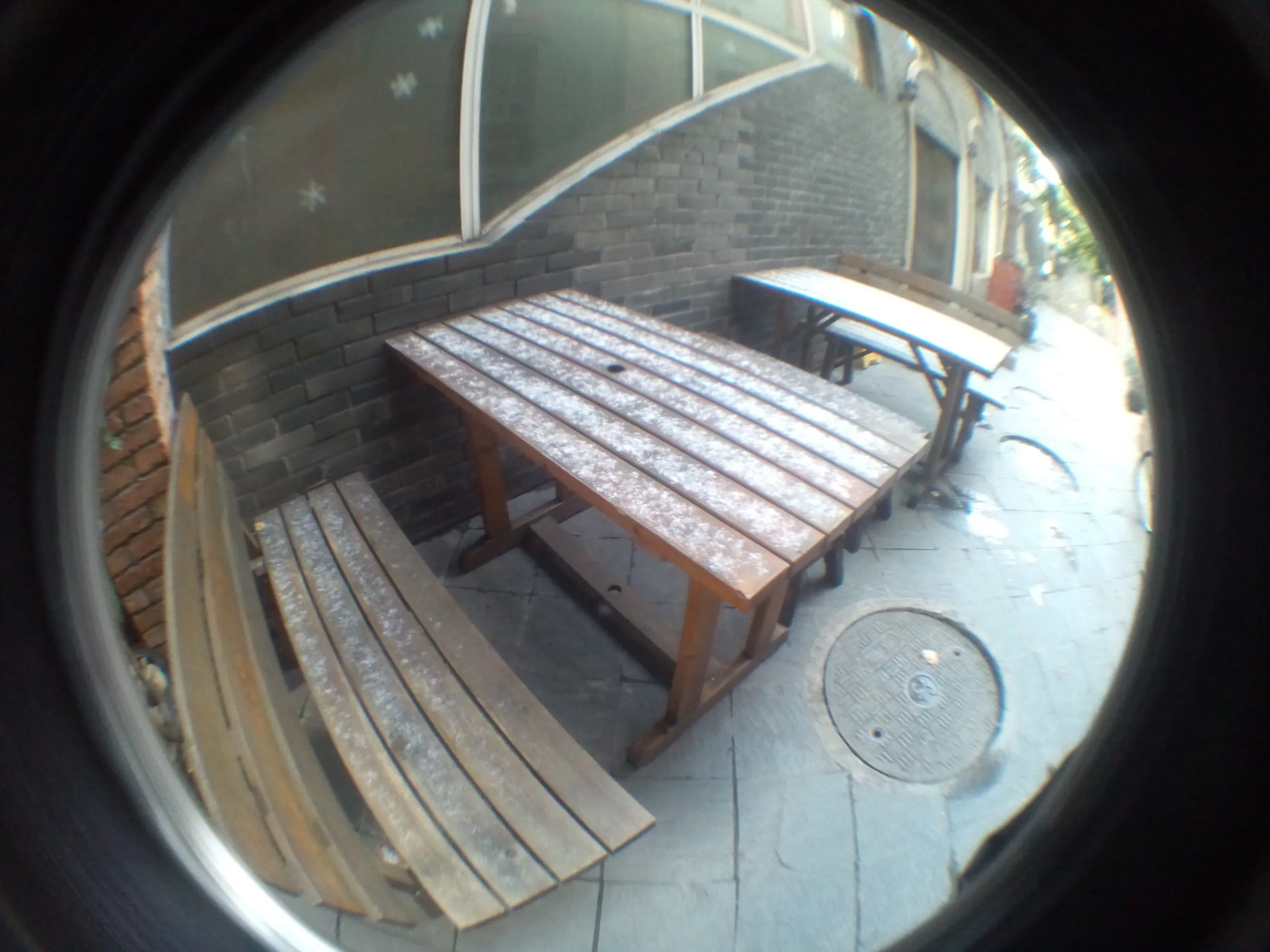 ユース前で雪が積もる