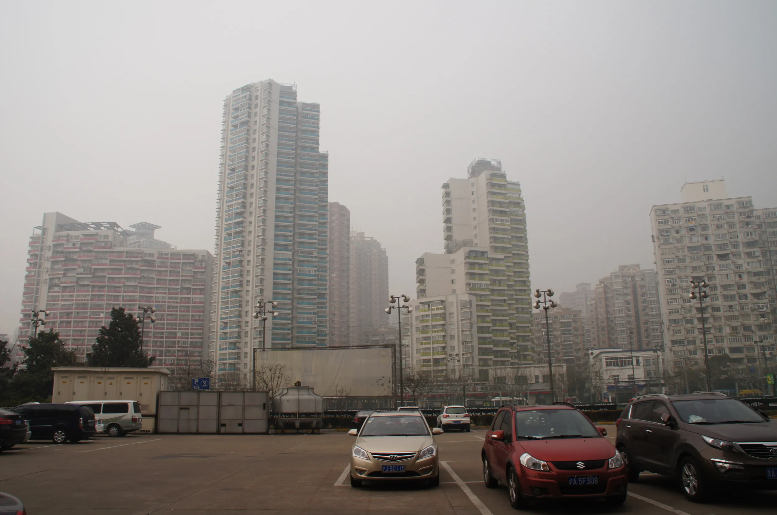 上海体育館と周辺の風景