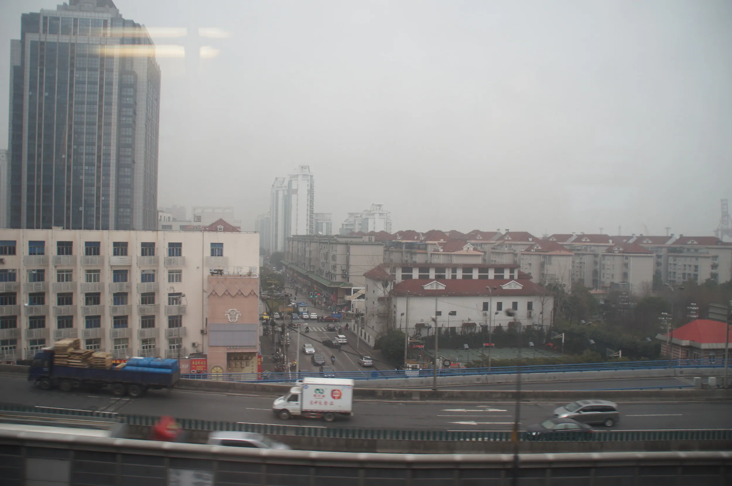 地下鉄3号線からの車窓風景