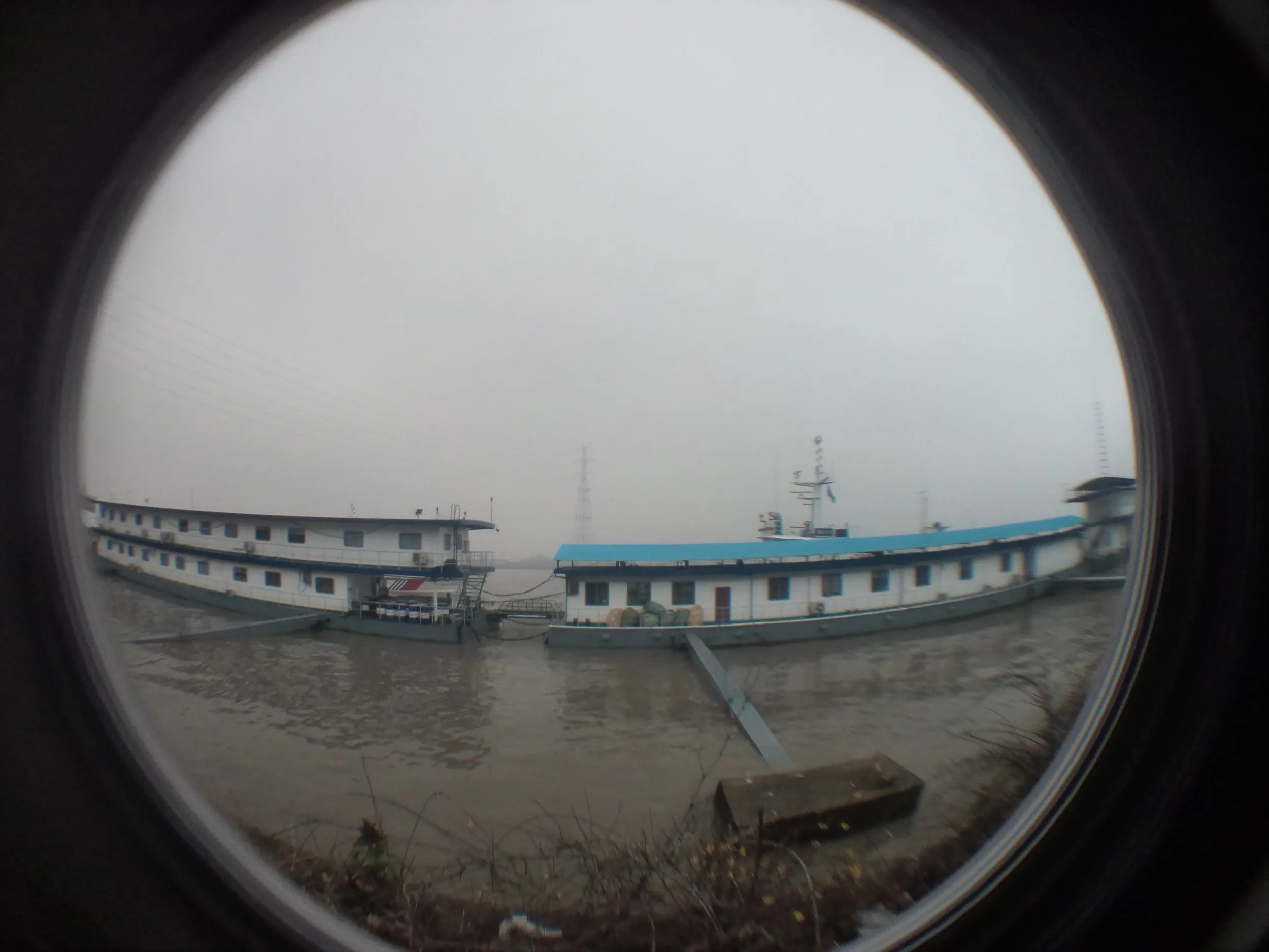 吴淞新城・吴淞渡口周辺と黄浦江に停泊する船