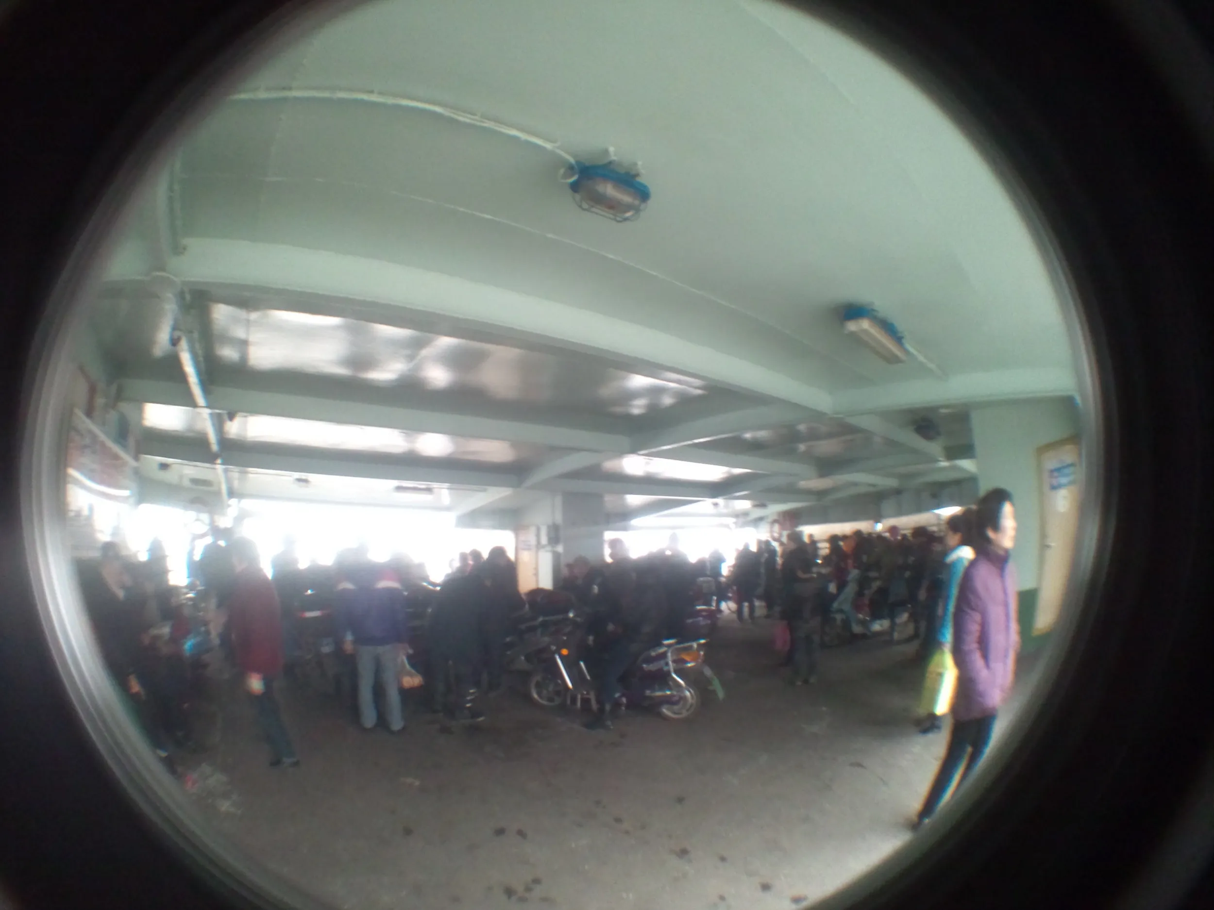 吴淞渡口、渡し船の内部