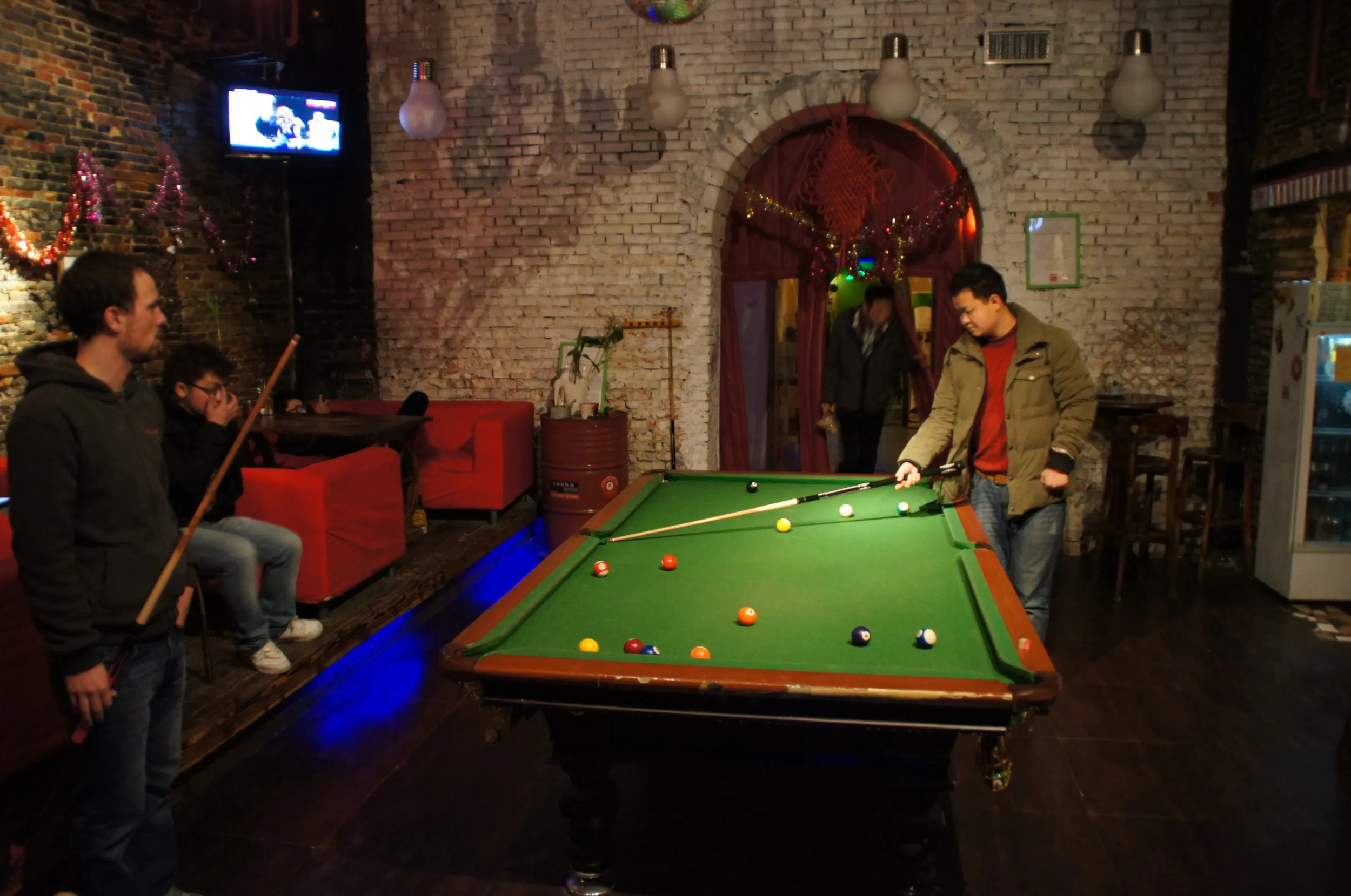 ユースホステルでの日常風景 ビリヤード